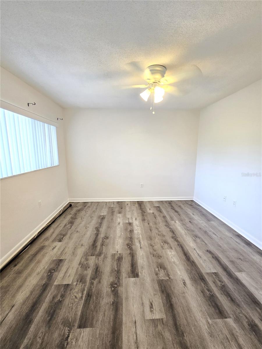 Image 11 of 17 For 2366 Shelley Street 4