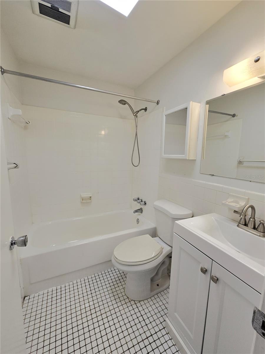 Image 13 of 17 For 2366 Shelley Street 4