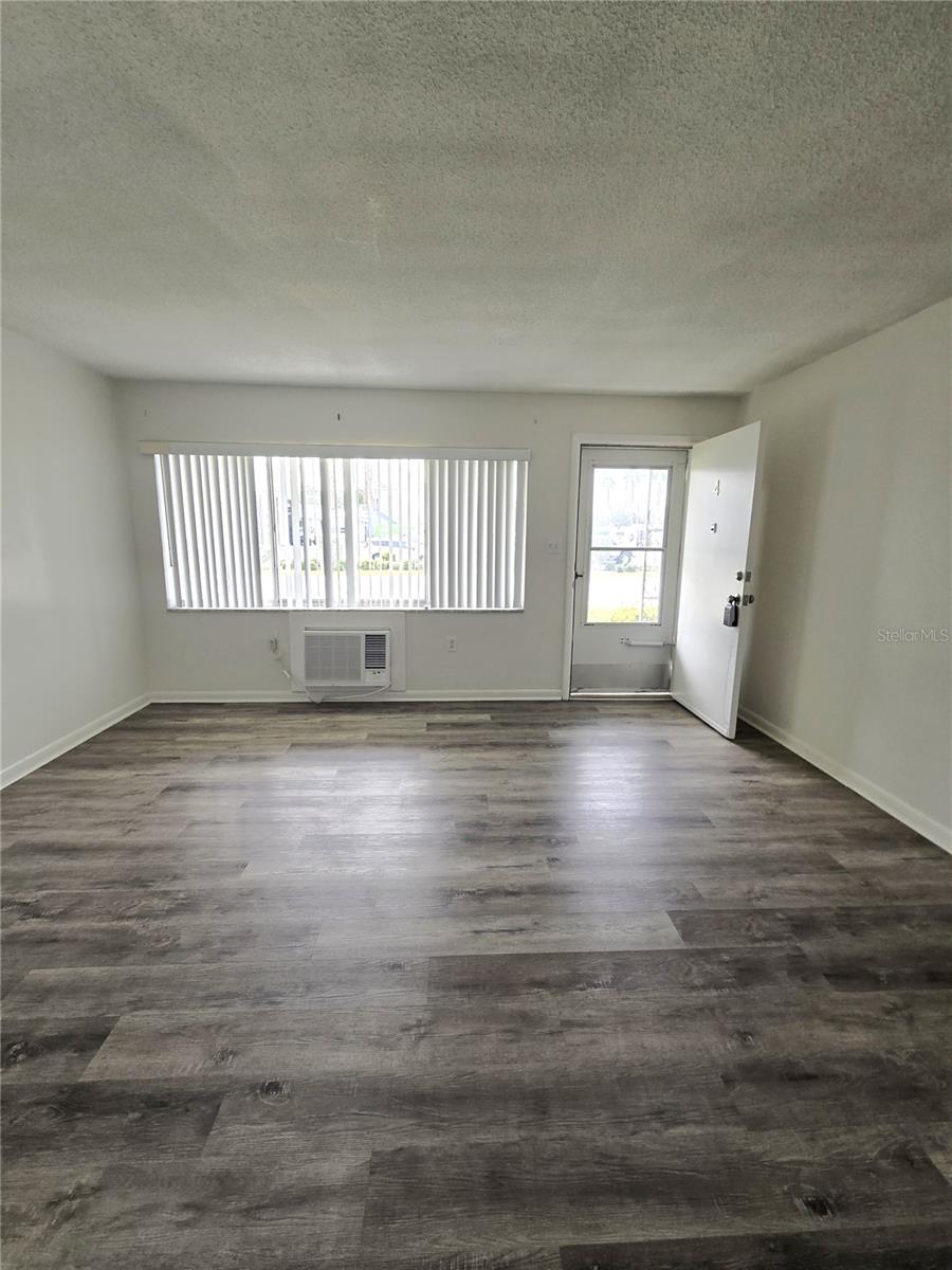 Image 4 of 17 For 2366 Shelley Street 4