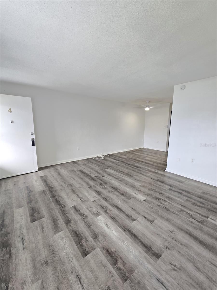 Image 5 of 17 For 2366 Shelley Street 4