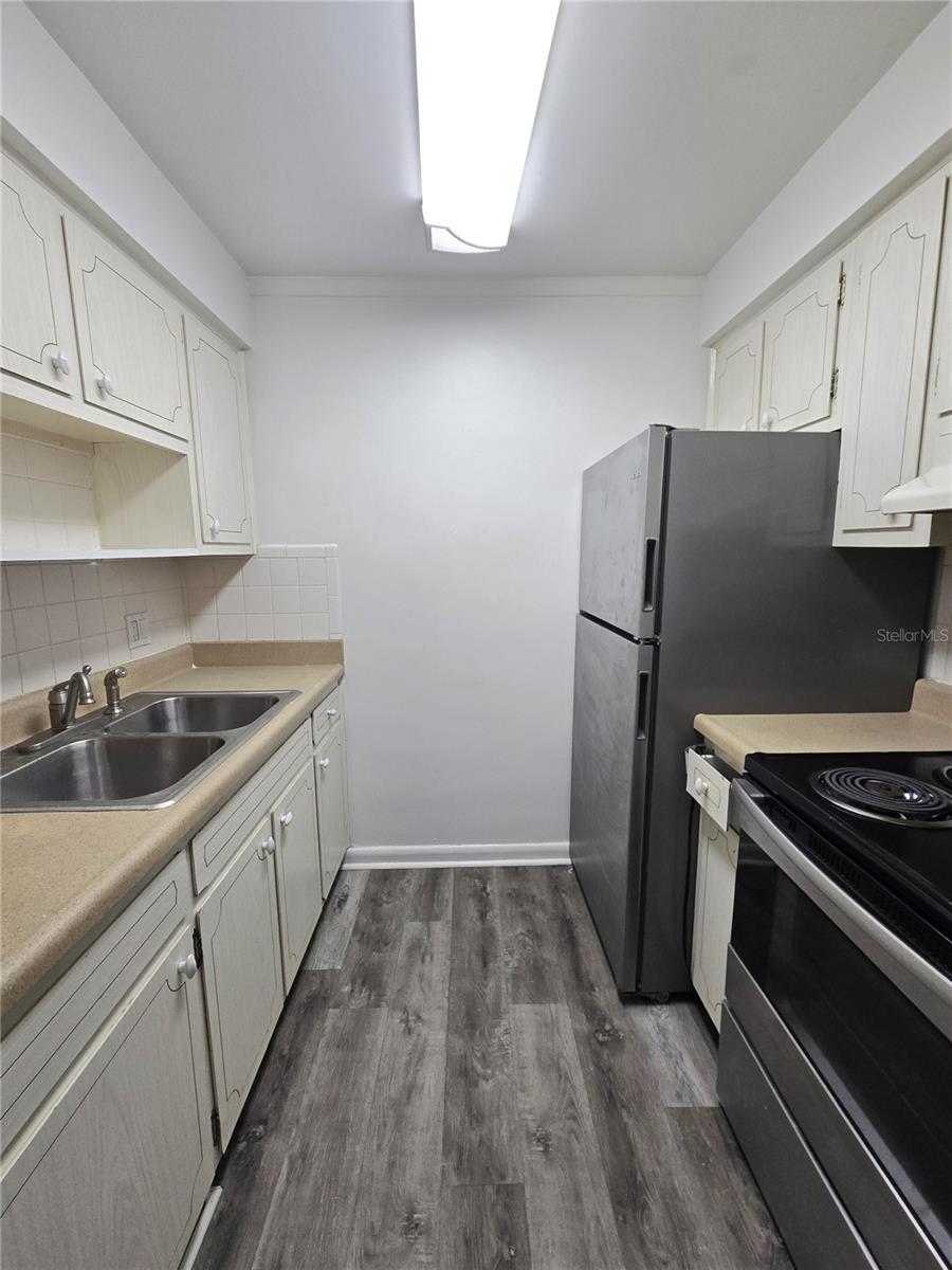 Image 9 of 17 For 2366 Shelley Street 4