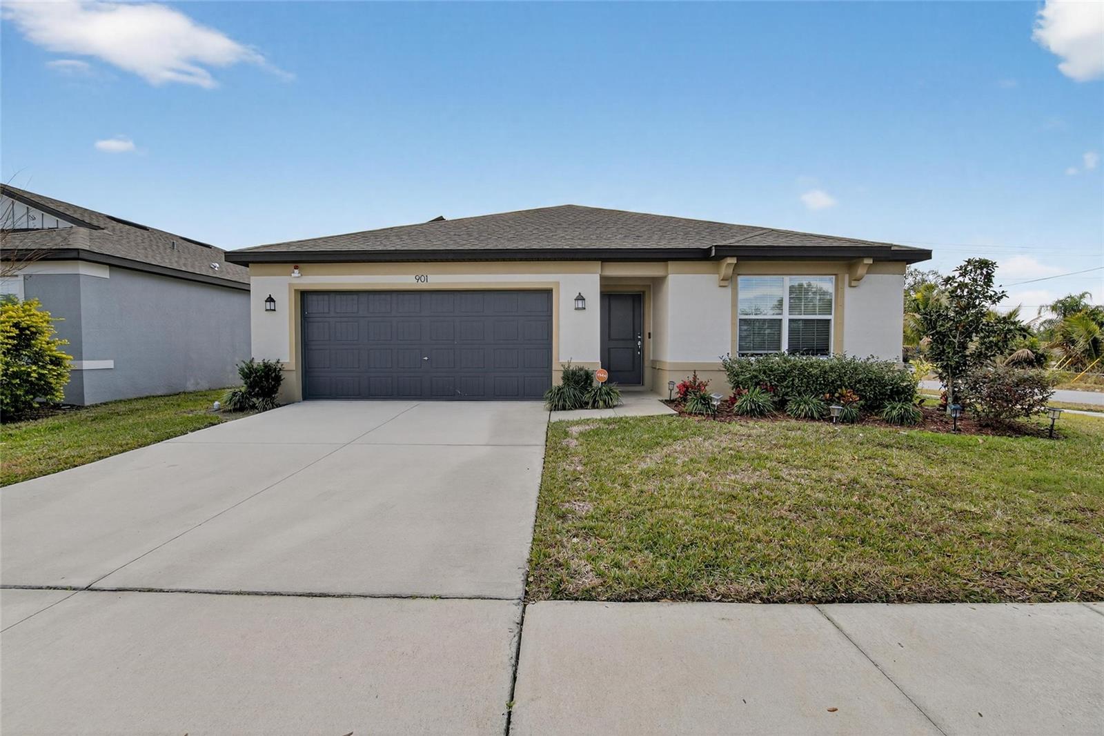 Image 6 of 56 For 901 Golden Shiner Avenue