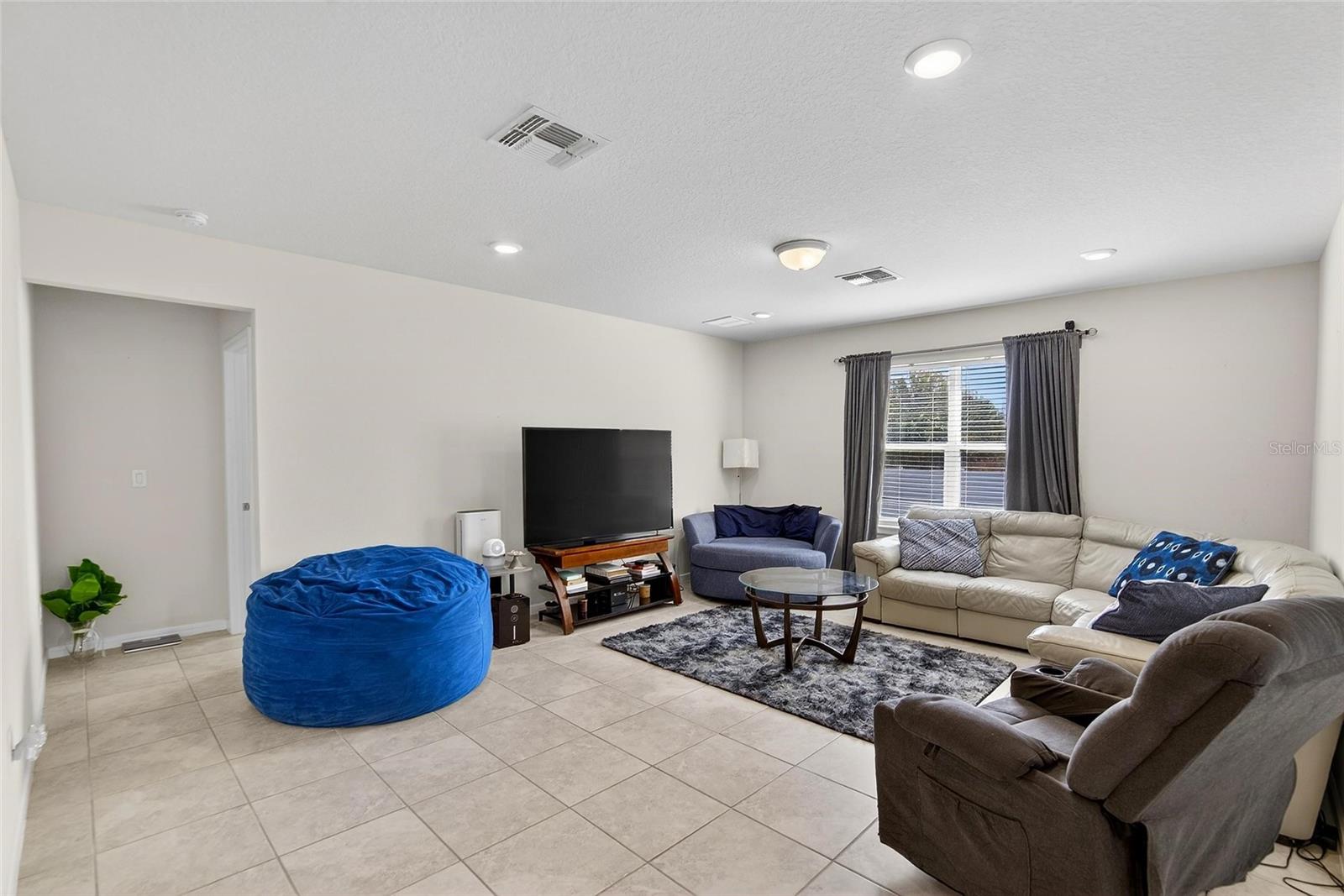 Image 9 of 56 For 901 Golden Shiner Avenue