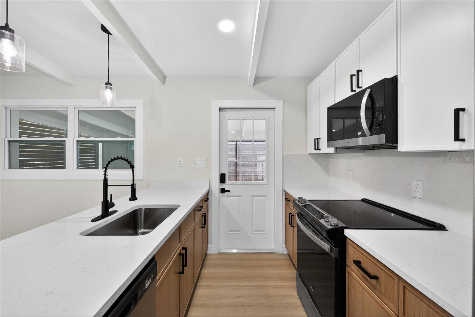 Image 17 of 47 For 5901 Coolidge Avenue