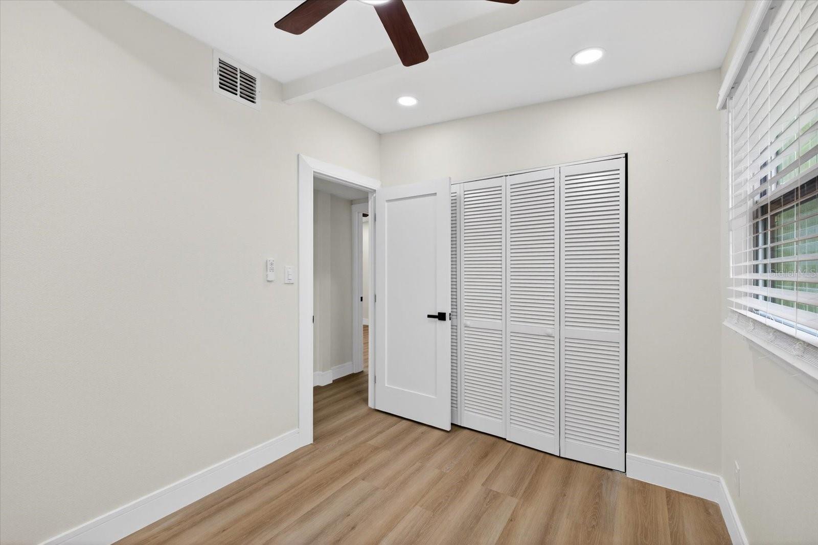 Image 27 of 47 For 5901 Coolidge Avenue