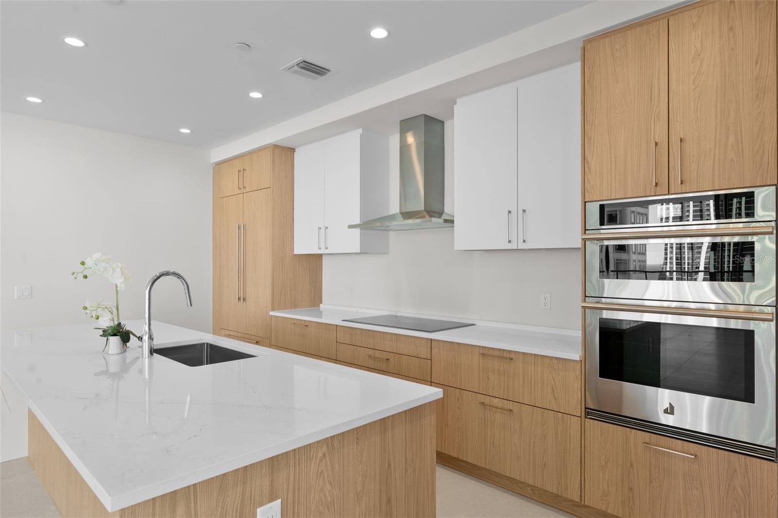 Image 5 of 26 For 275 1st Avenue S 1202