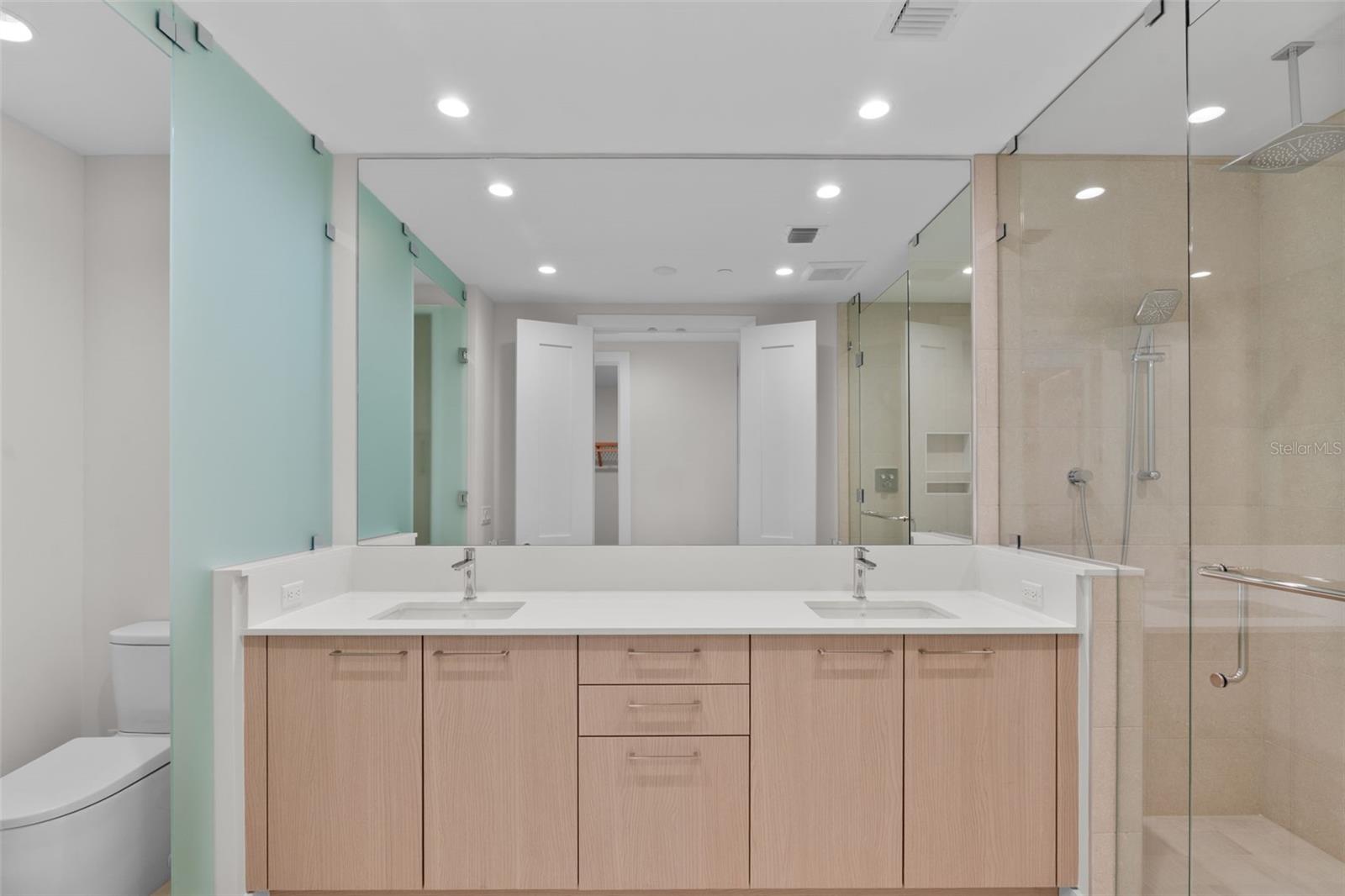 Image 9 of 26 For 275 1st Avenue S 1202