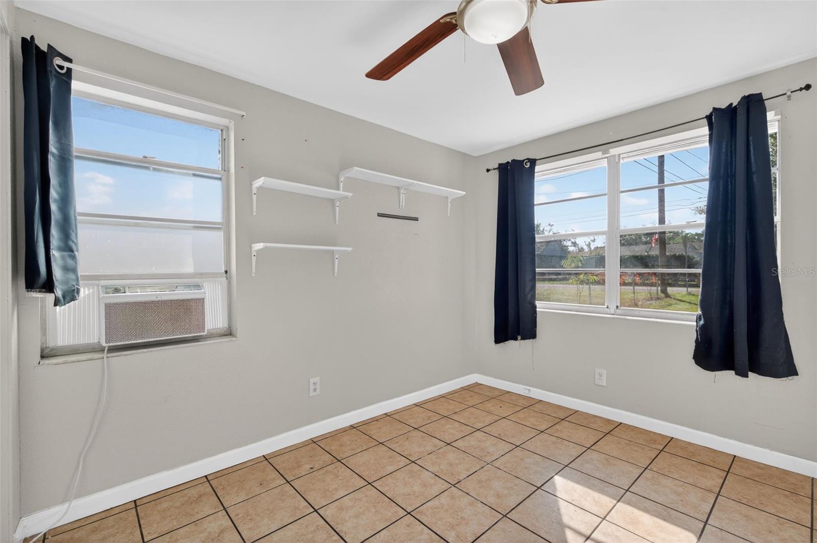 Image 15 of 38 For 6401 31st Street N 4