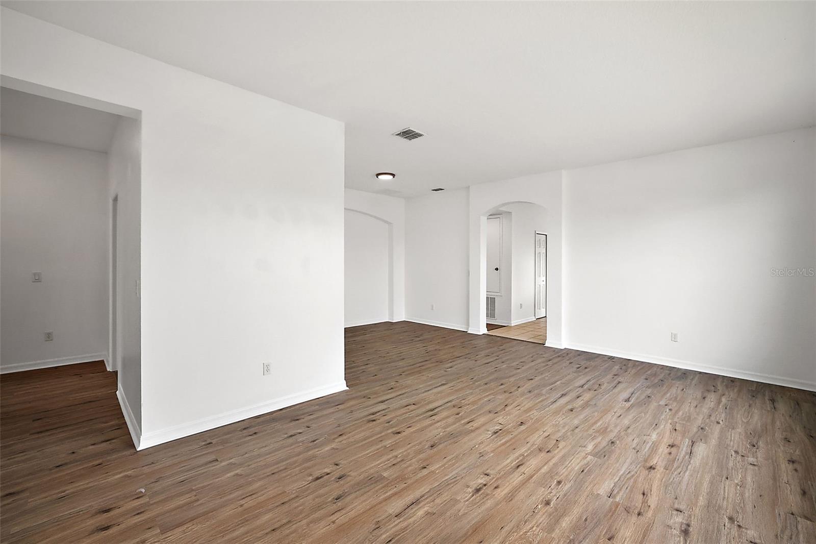 Image 11 of 30 For 401 Grassy Key Way