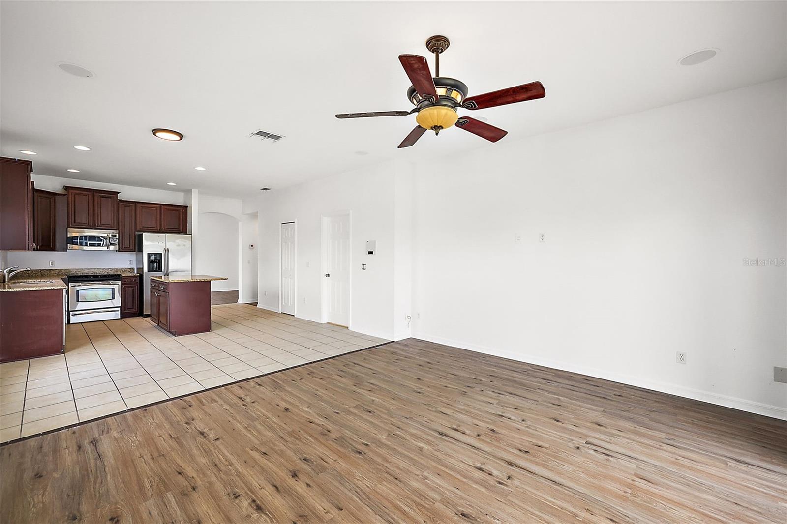 Image 23 of 30 For 401 Grassy Key Way