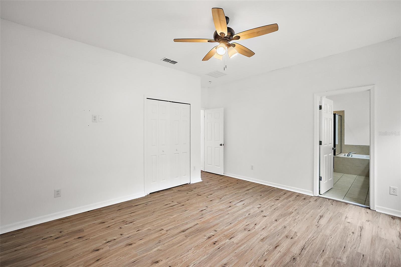 Image 25 of 30 For 401 Grassy Key Way