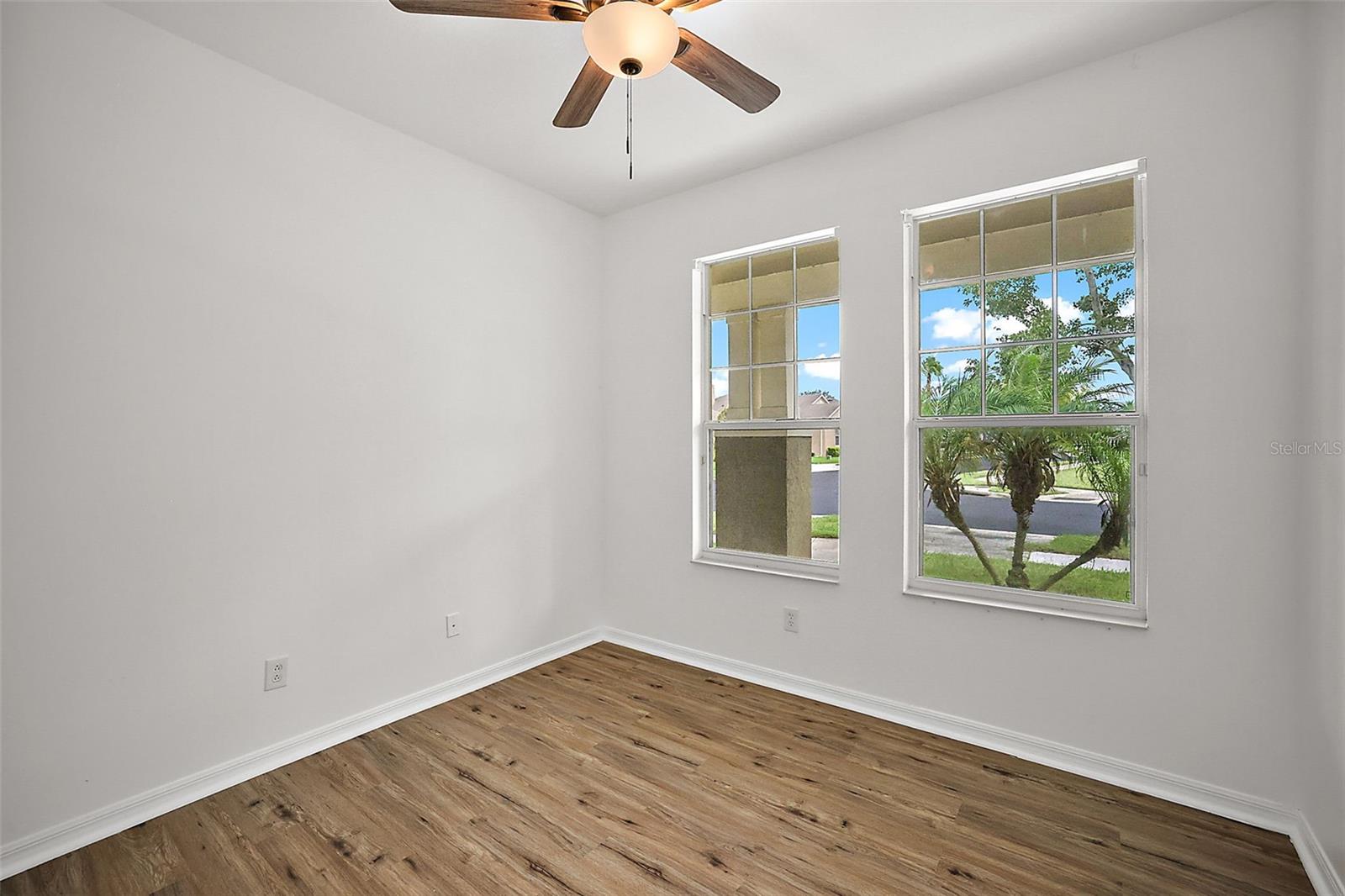 Image 27 of 30 For 401 Grassy Key Way