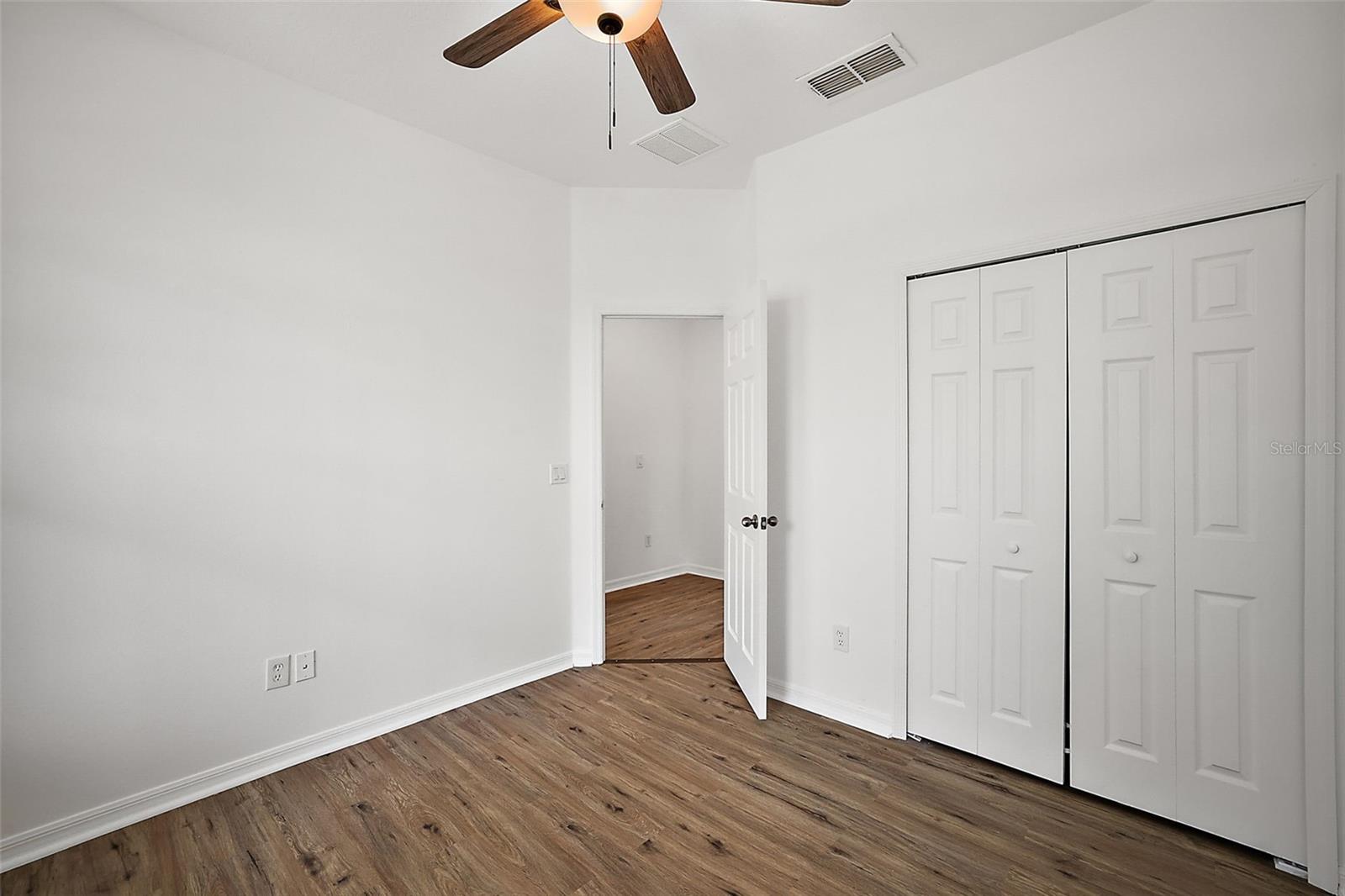 Image 28 of 30 For 401 Grassy Key Way