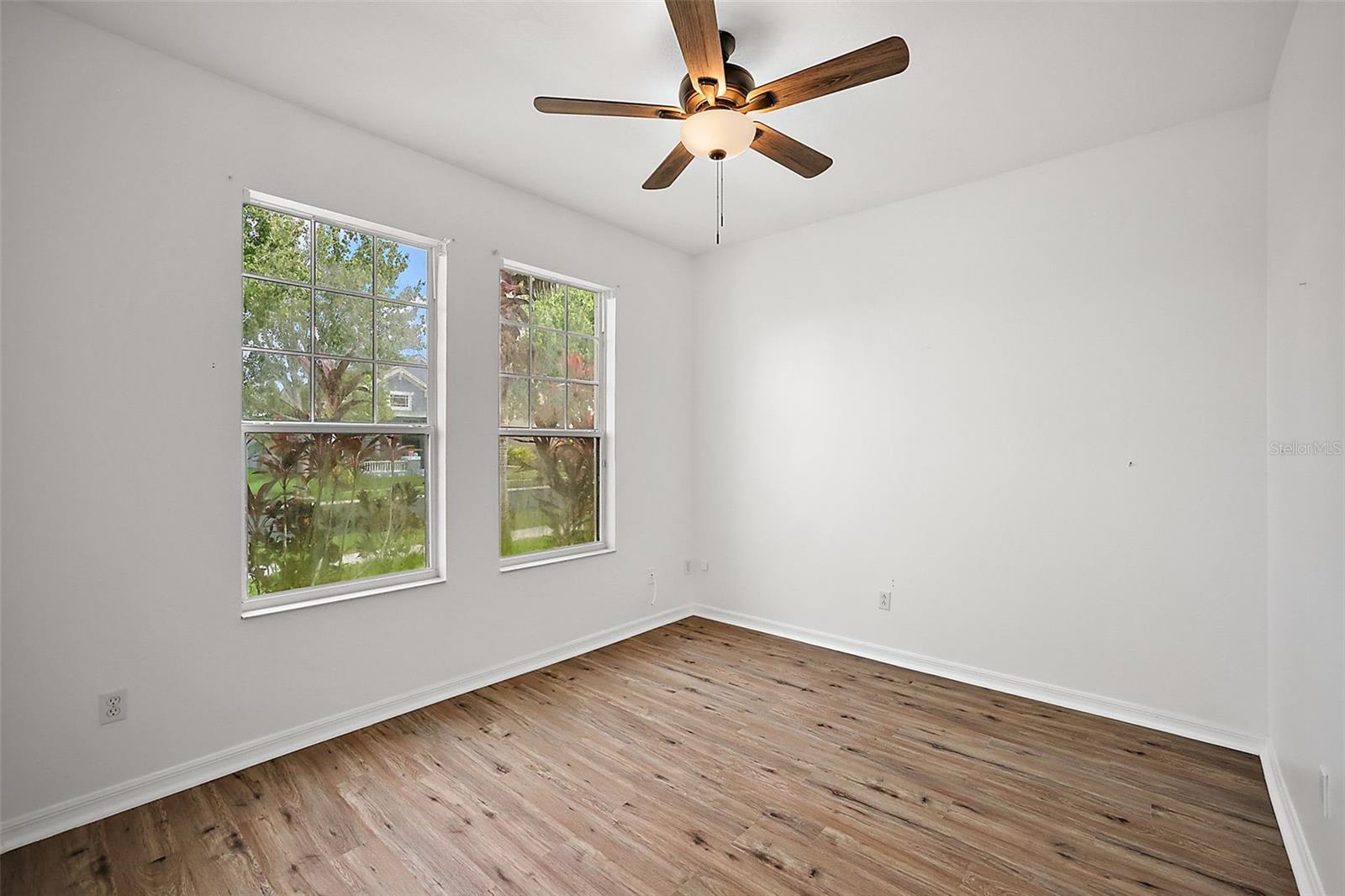 Image 4 of 30 For 401 Grassy Key Way