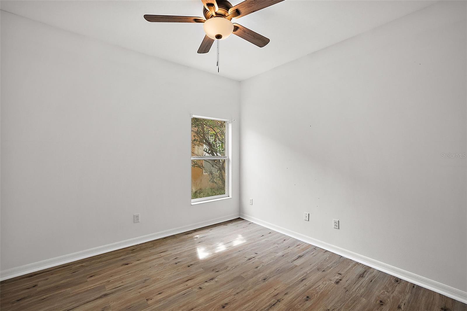 Image 6 of 30 For 401 Grassy Key Way