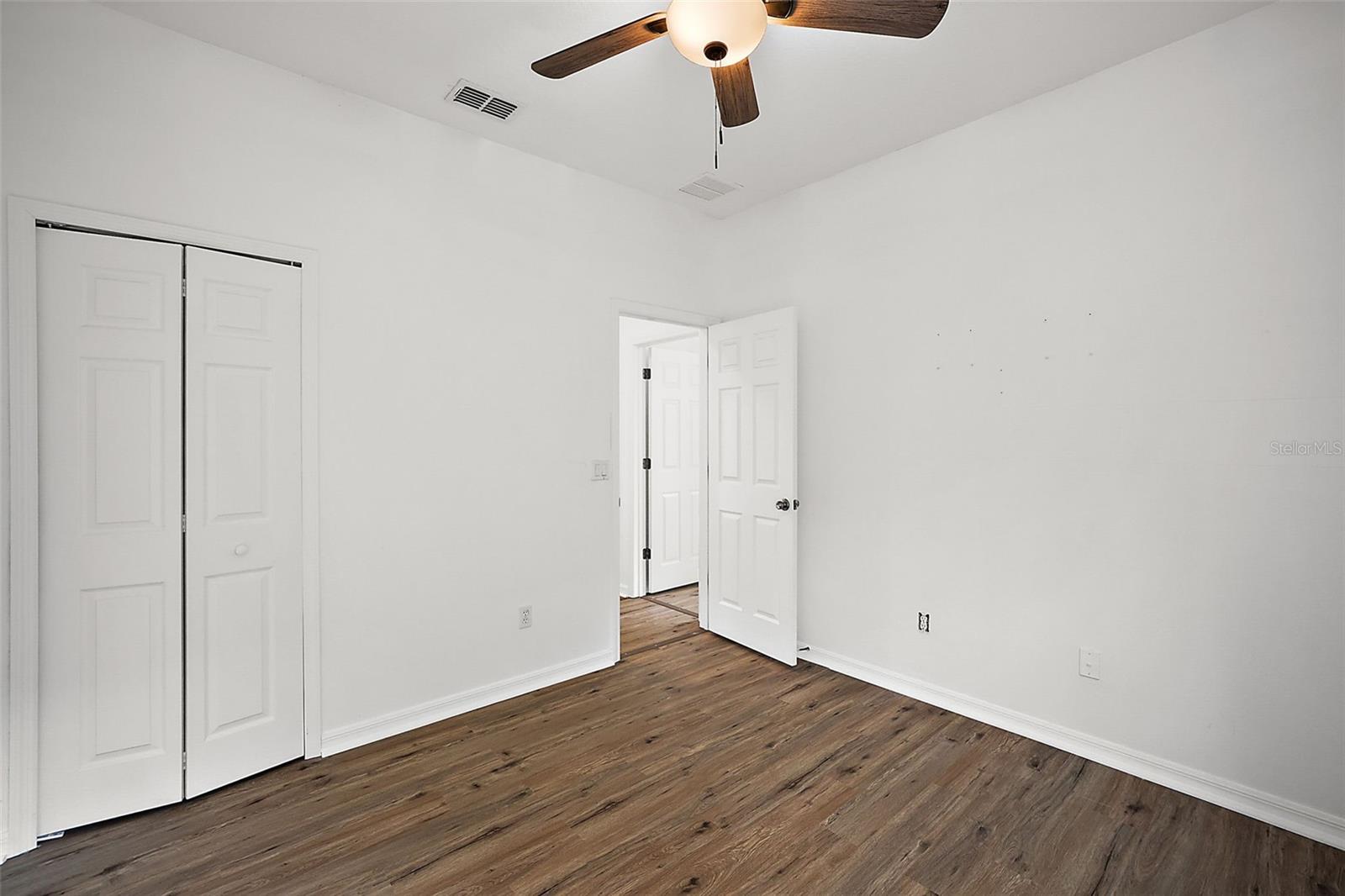 Image 7 of 30 For 401 Grassy Key Way