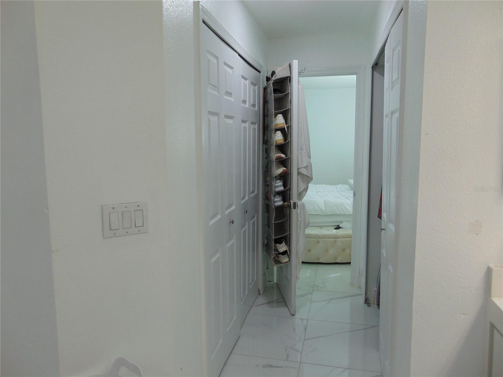 Listing photo id 11 for 11532 Hammocks Glade Drive