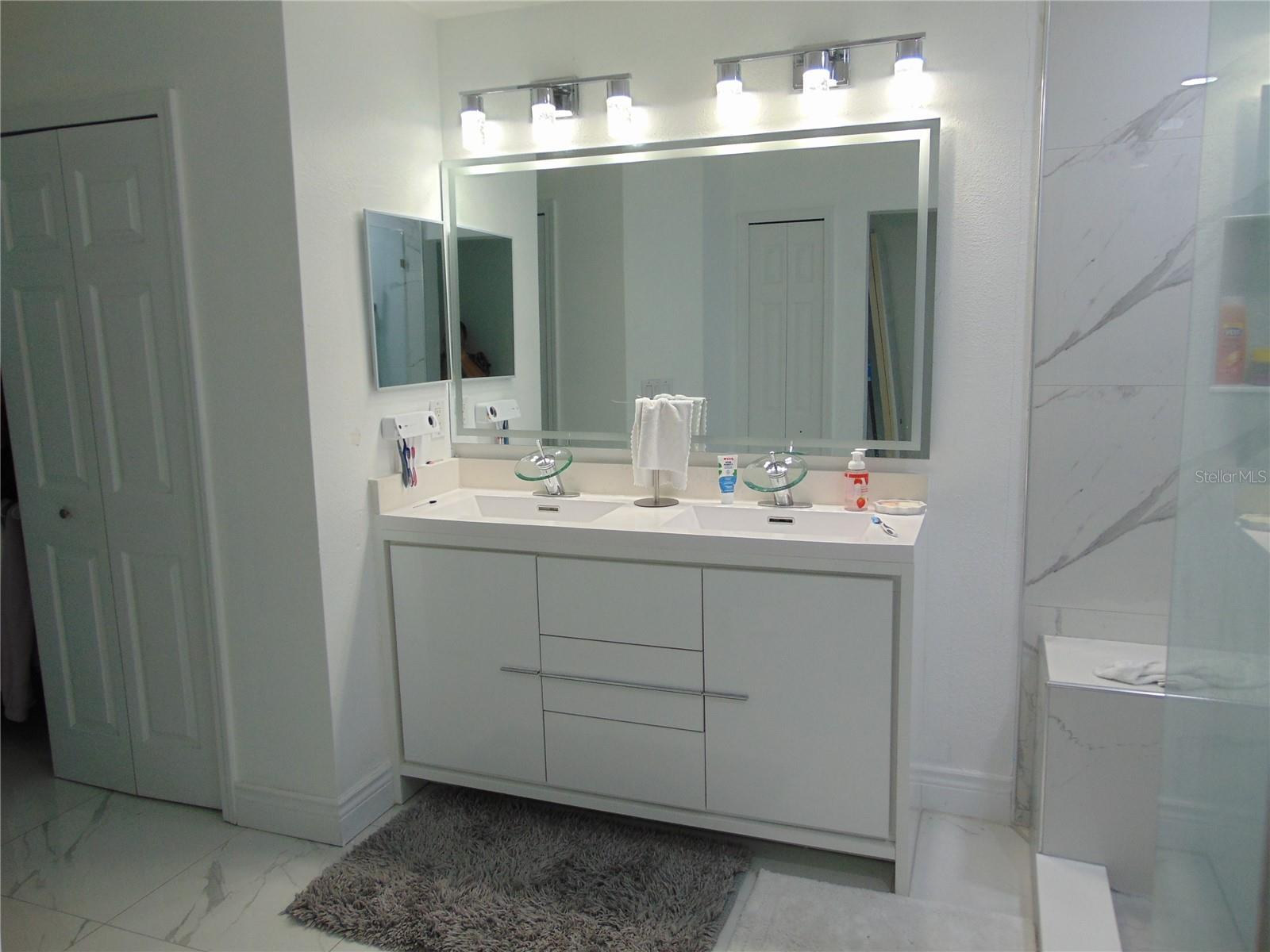 Listing photo id 12 for 11532 Hammocks Glade Drive