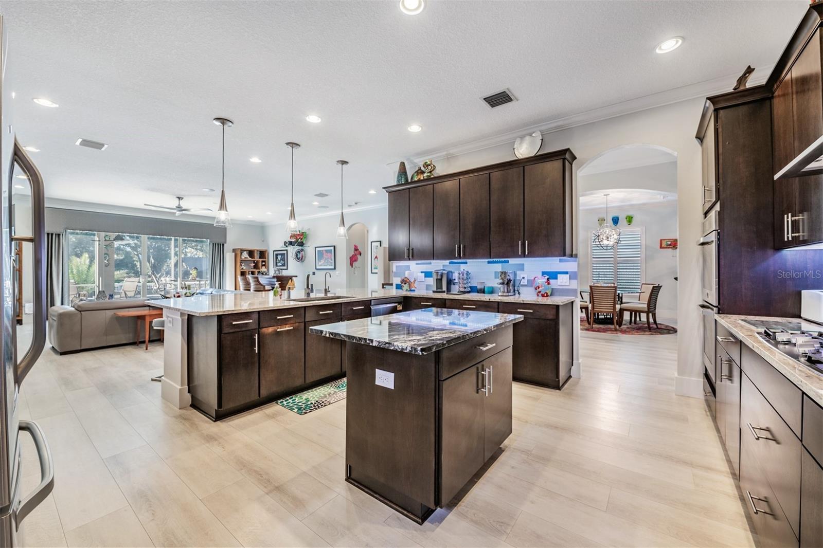 Listing photo id 5 for 3332 Anna George Drive