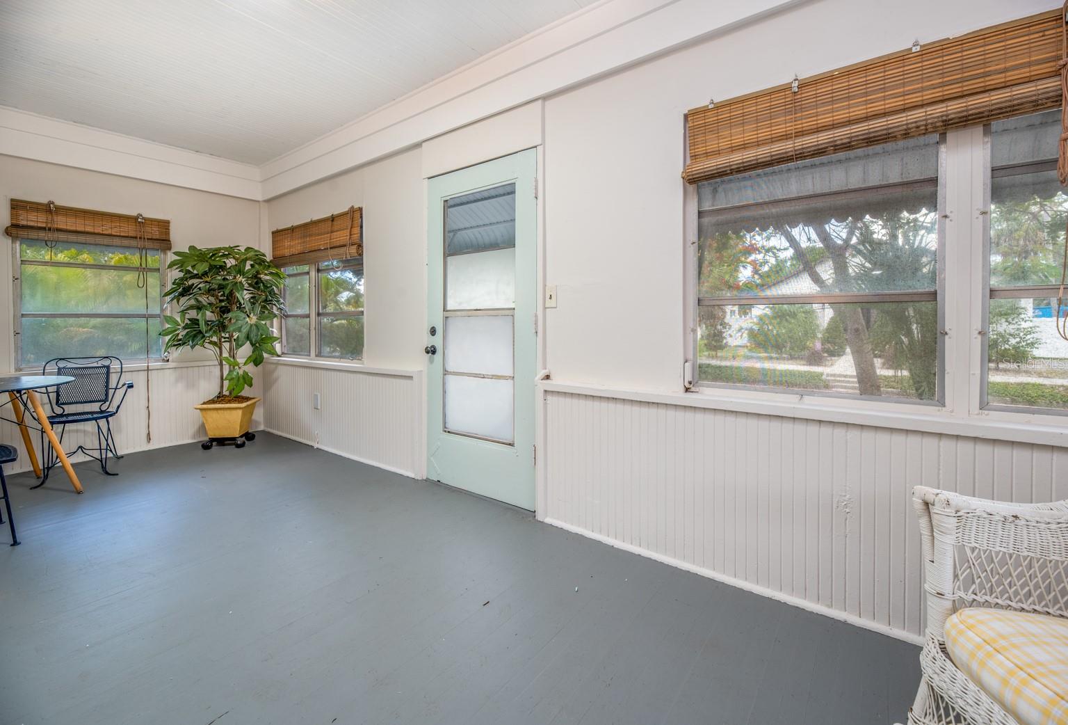 Image 15 of 51 For 945 13th Street N