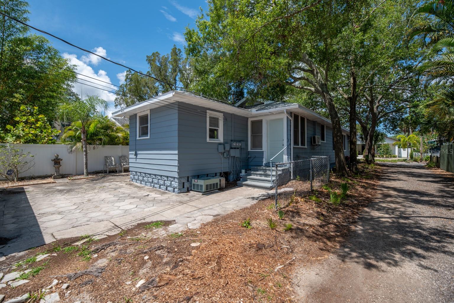 Image 35 of 51 For 945 13th Street N