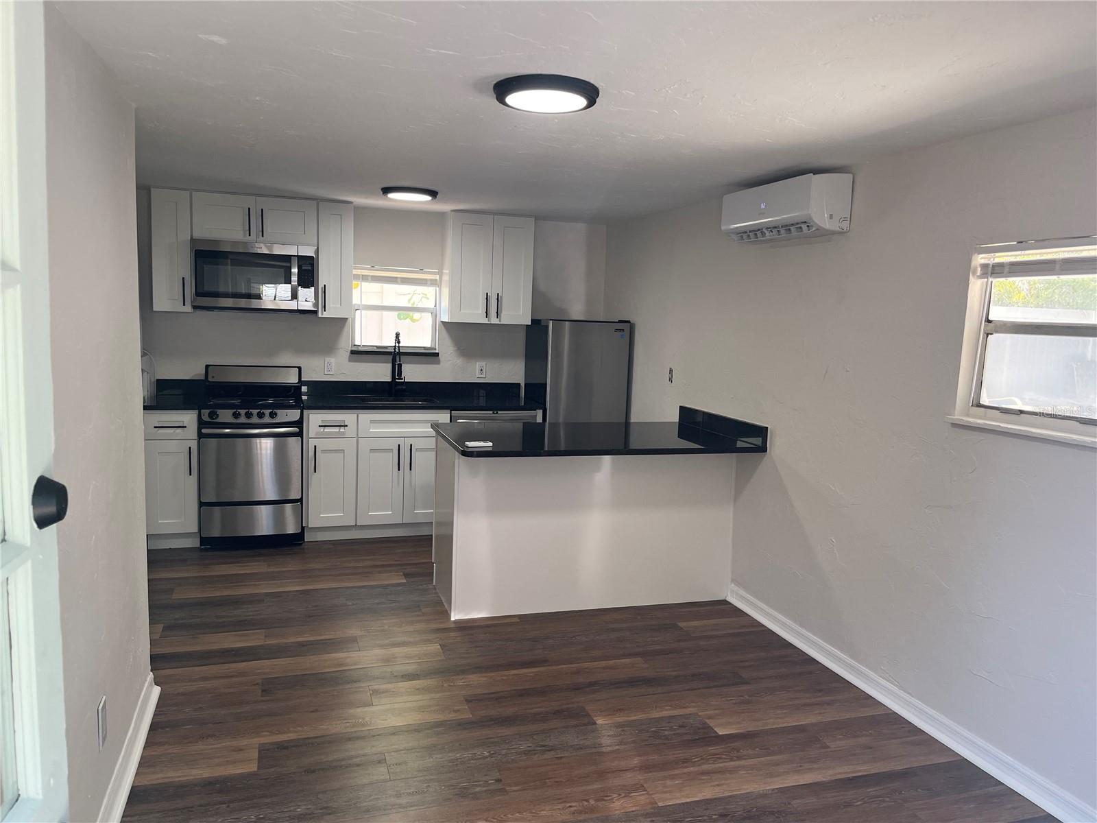 Image 37 of 51 For 945 13th Street N