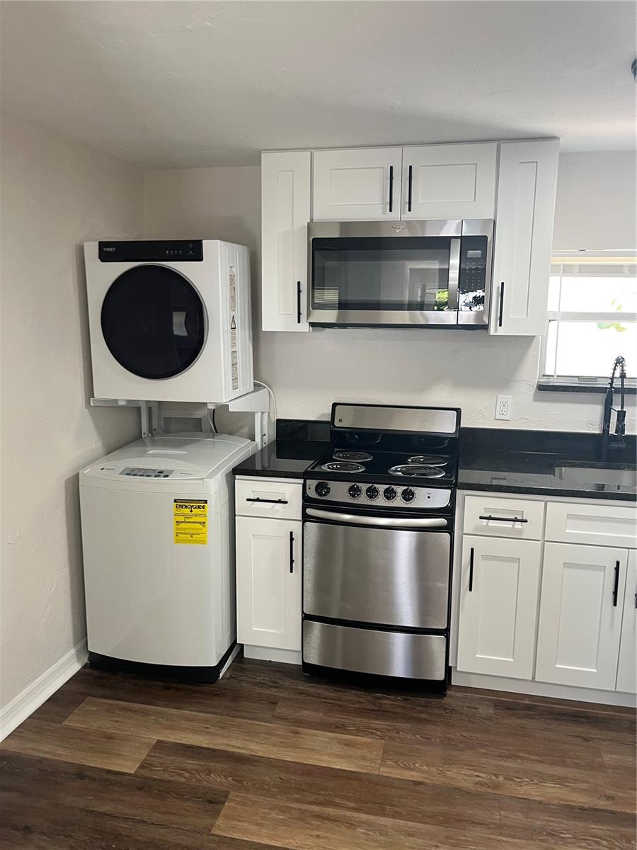 Image 40 of 51 For 945 13th Street N