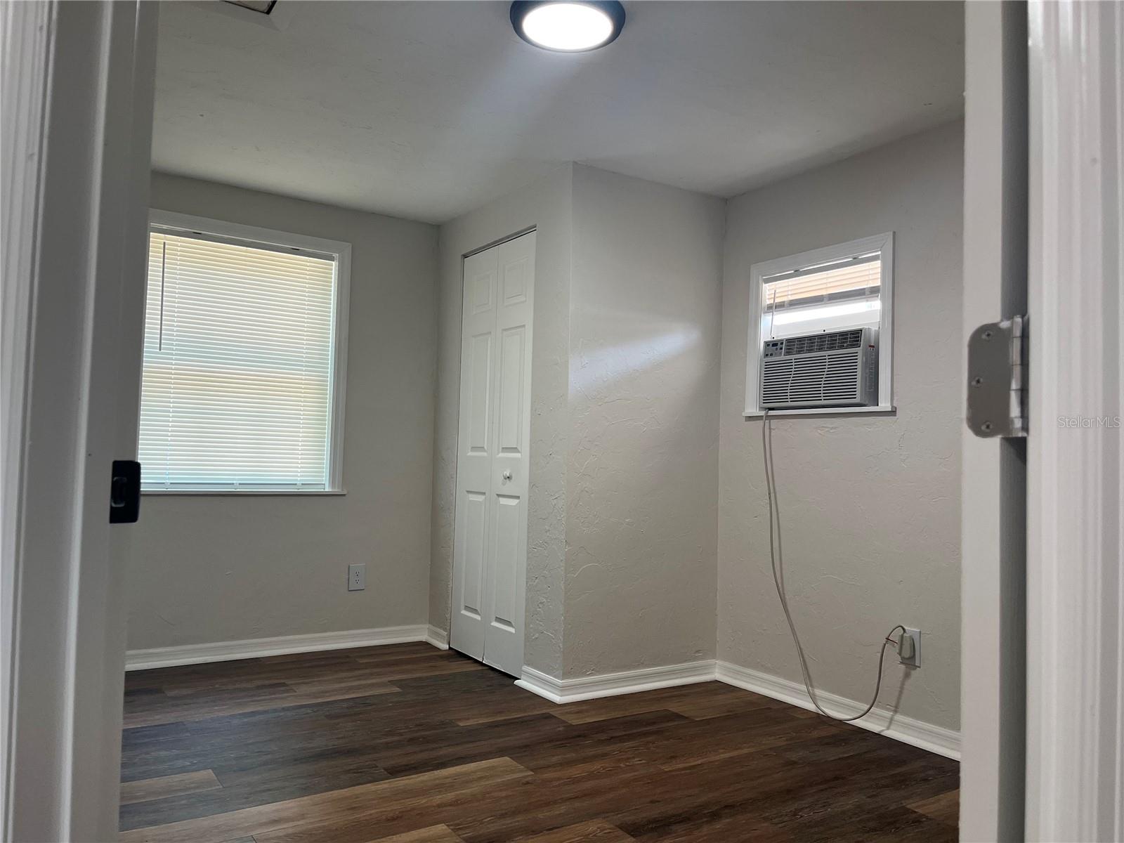 Image 42 of 51 For 945 13th Street N