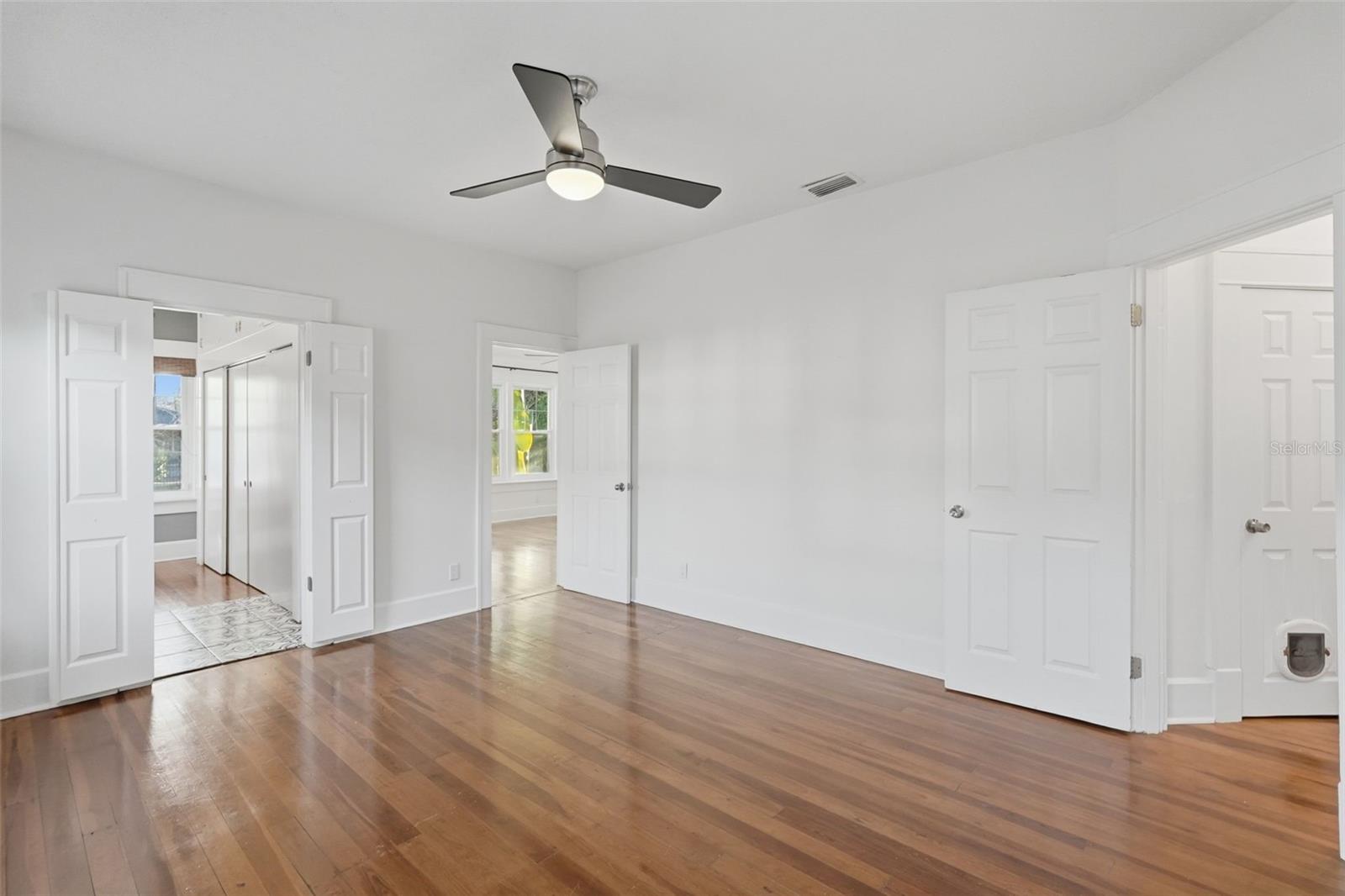 Image 11 of 27 For 2059 Burlington Avenue N