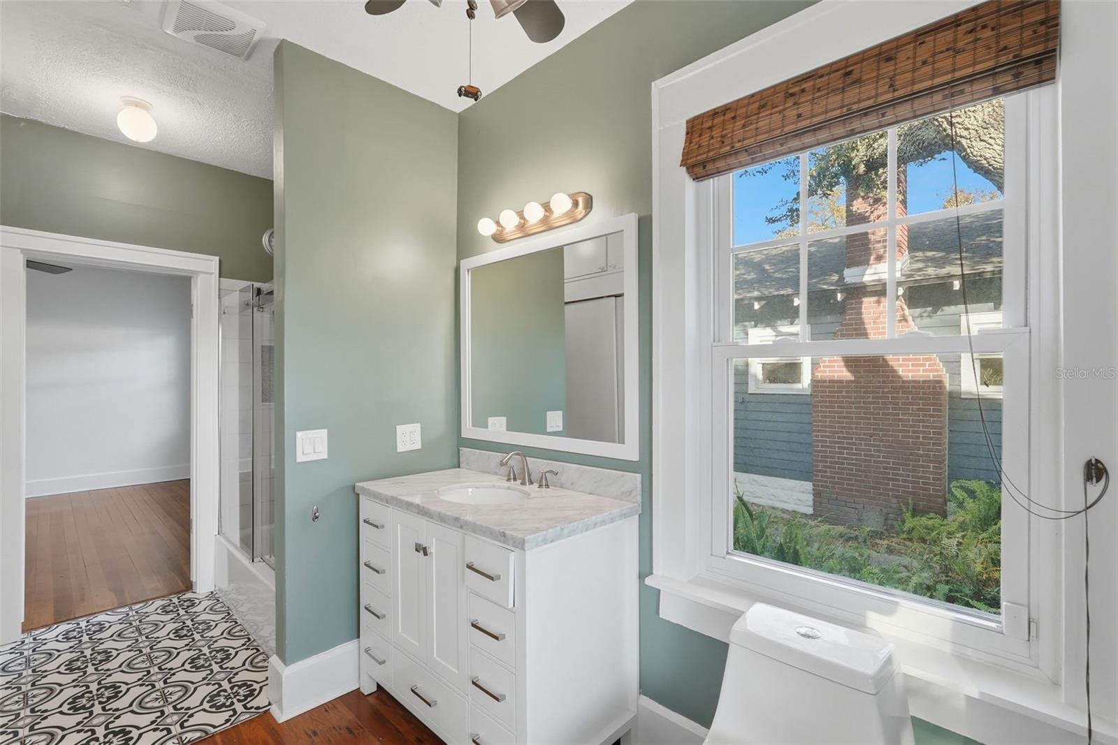 Image 14 of 27 For 2059 Burlington Avenue N