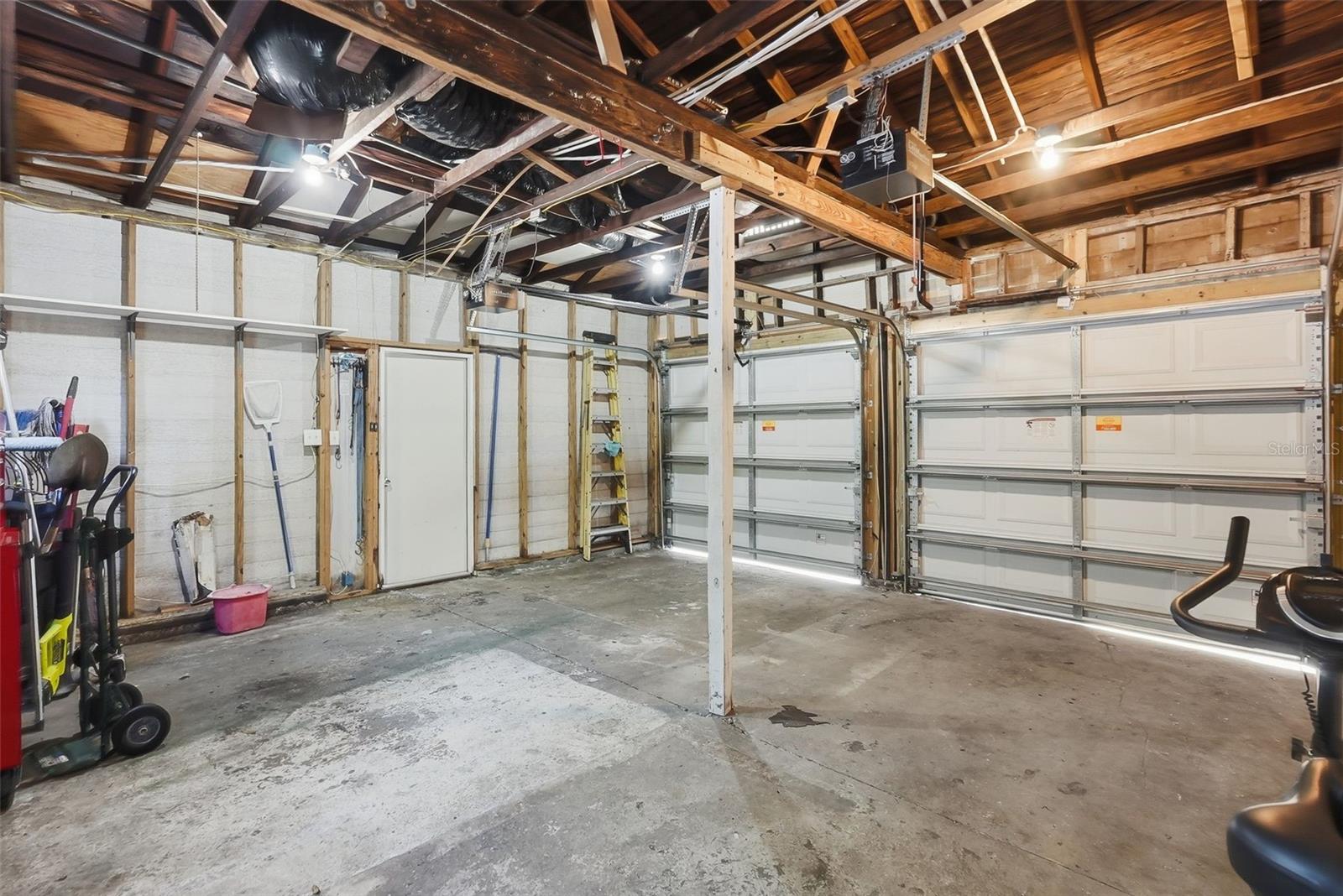 Image 19 of 27 For 2059 Burlington Avenue N