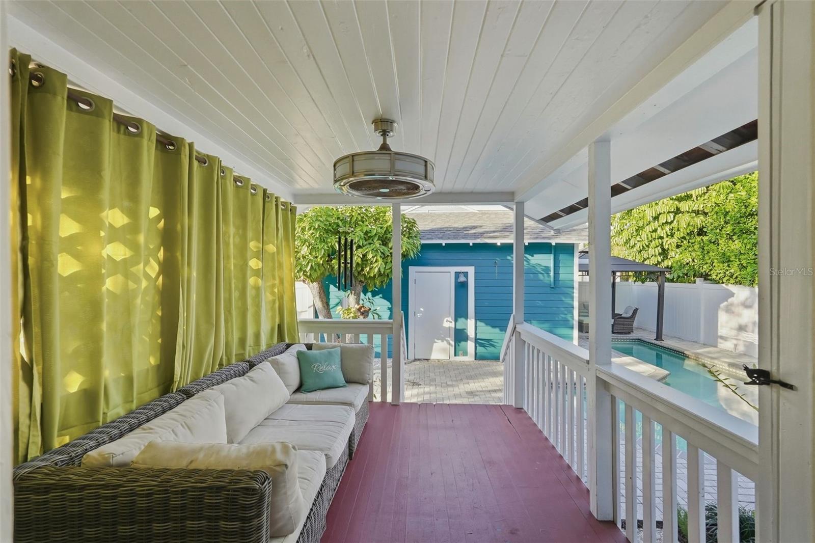 Image 21 of 27 For 2059 Burlington Avenue N