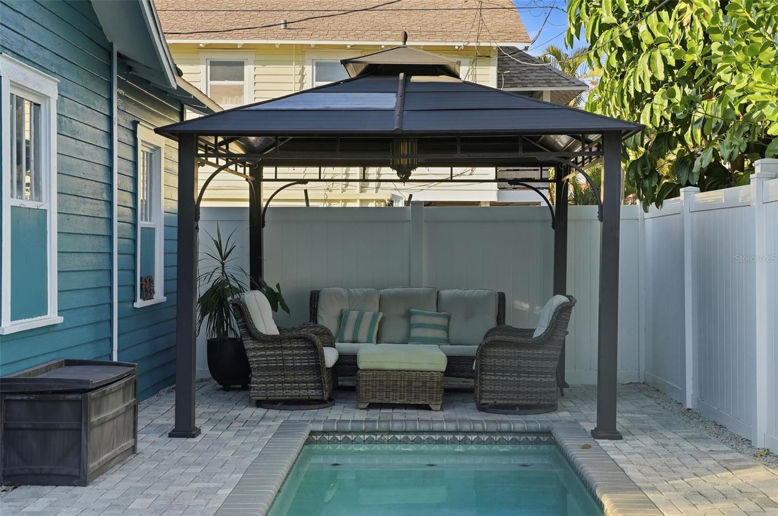 Image 25 of 27 For 2059 Burlington Avenue N