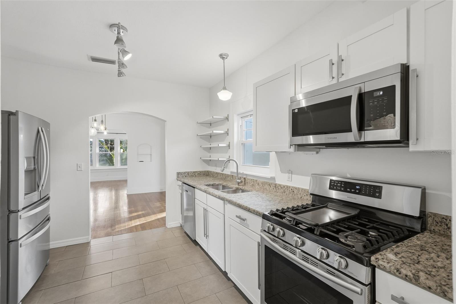 Image 6 of 27 For 2059 Burlington Avenue N