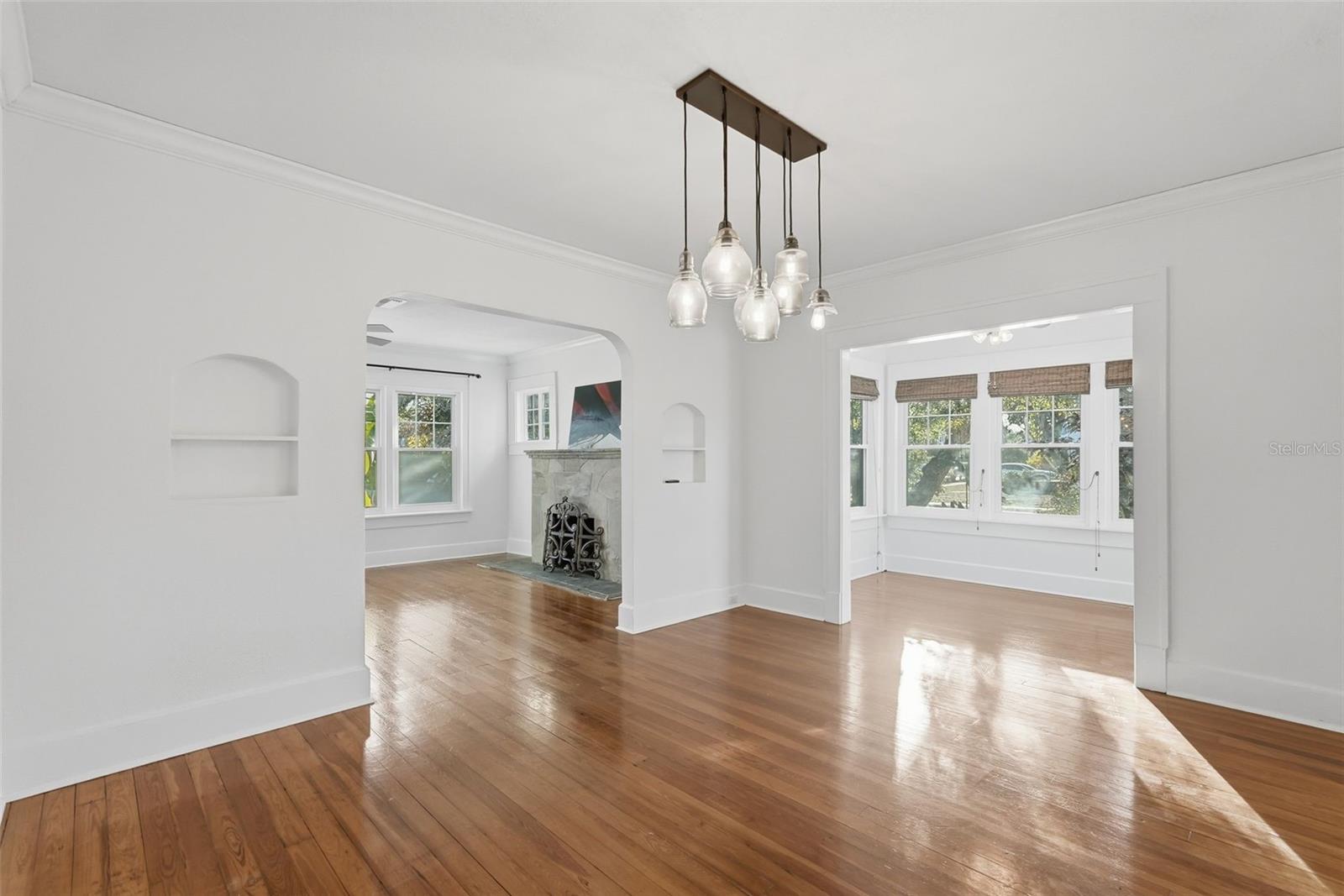 Image 8 of 27 For 2059 Burlington Avenue N