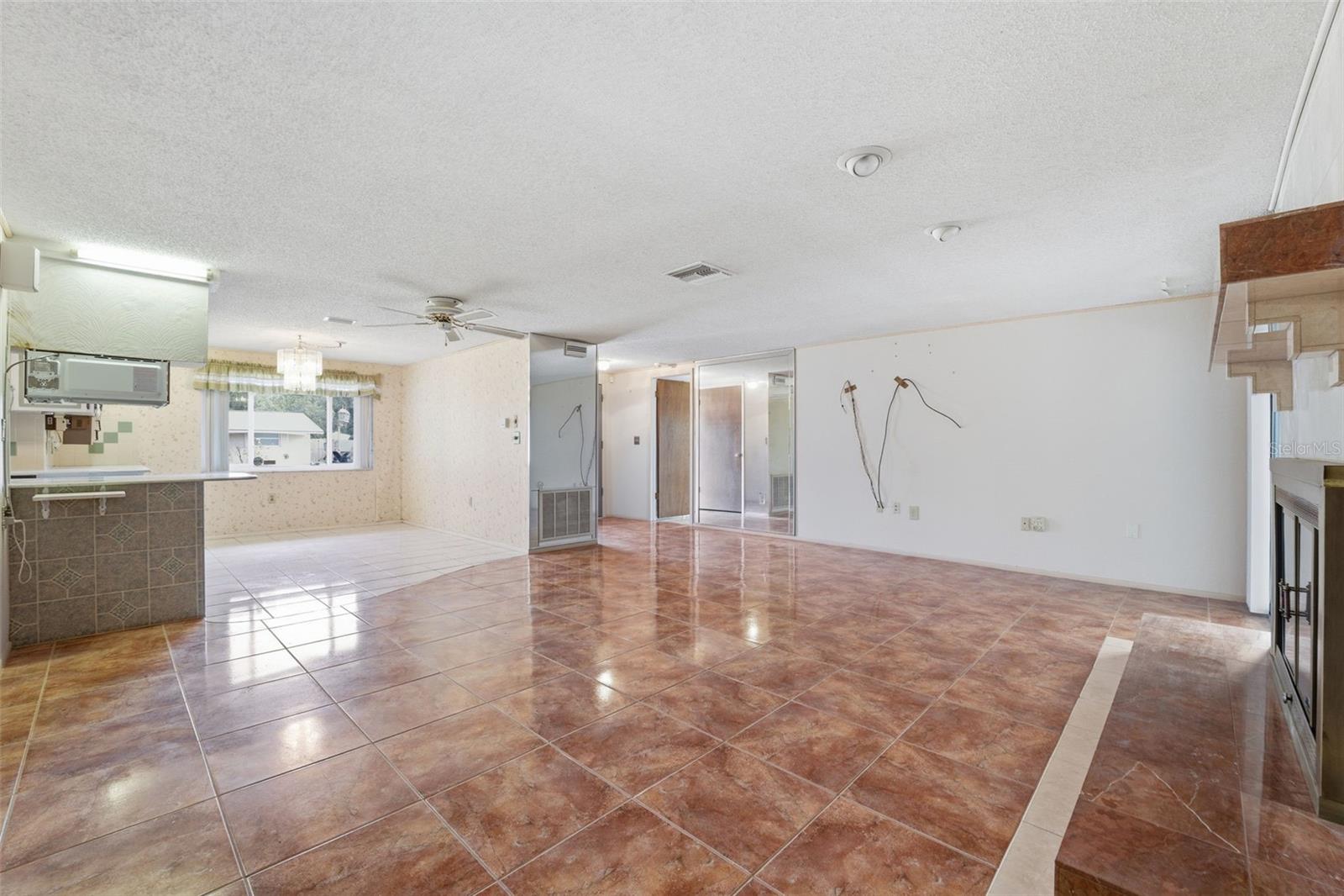 Image 10 of 41 For 15847 Adobe Drive