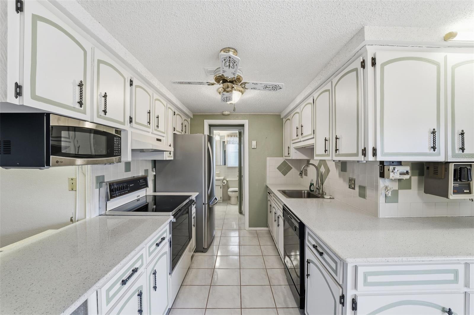 Image 13 of 41 For 15847 Adobe Drive