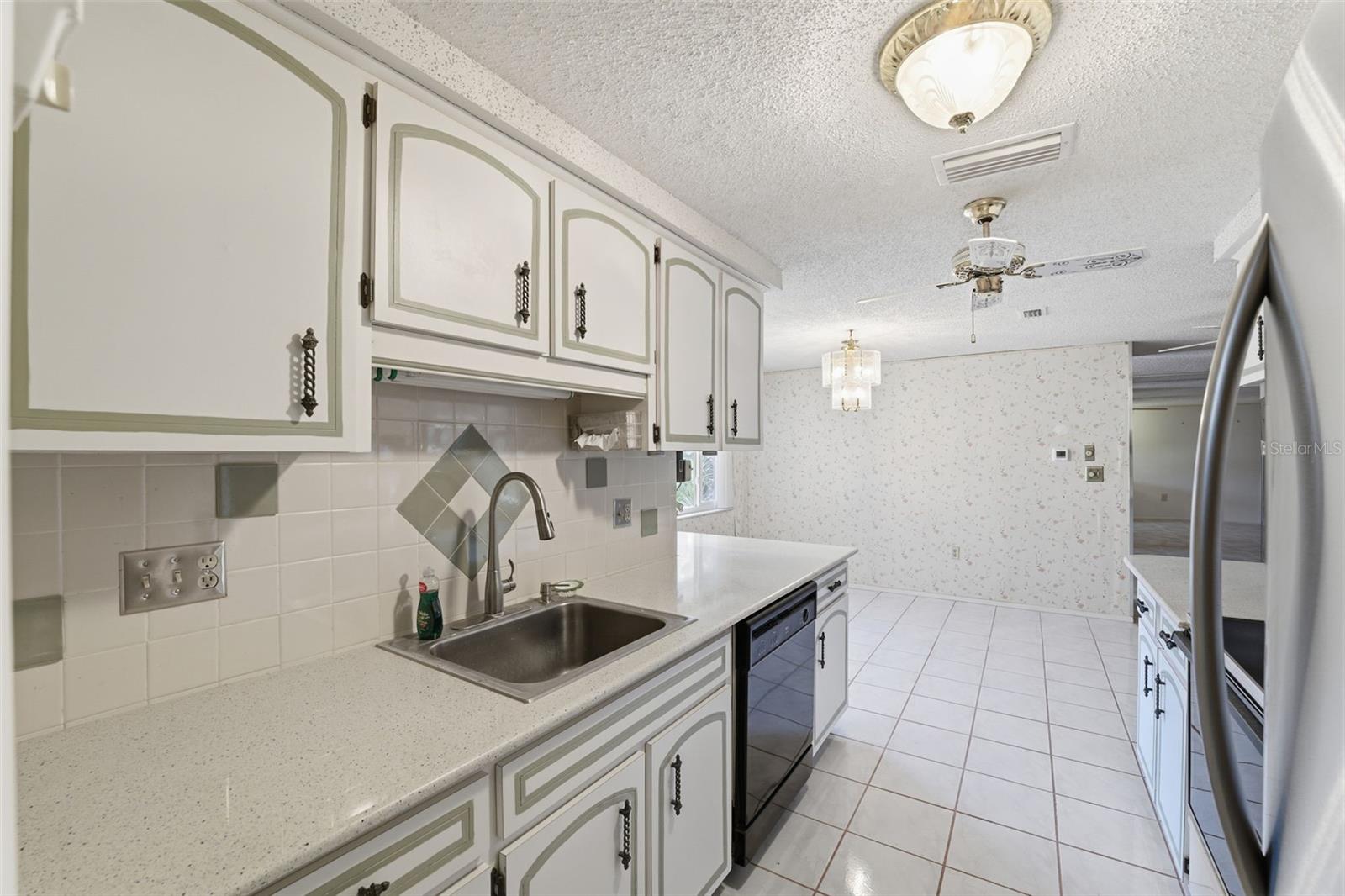 Image 16 of 41 For 15847 Adobe Drive