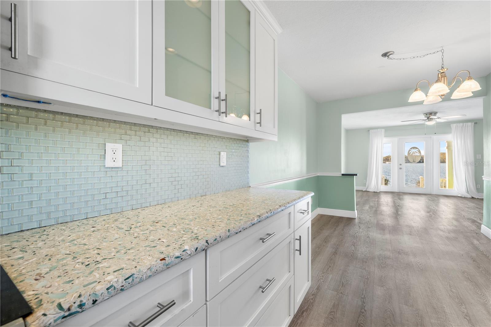 Image 10 of 36 For 125 Pompano Drive Se