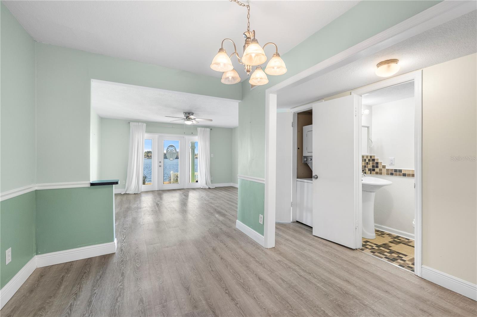 Image 11 of 36 For 125 Pompano Drive Se