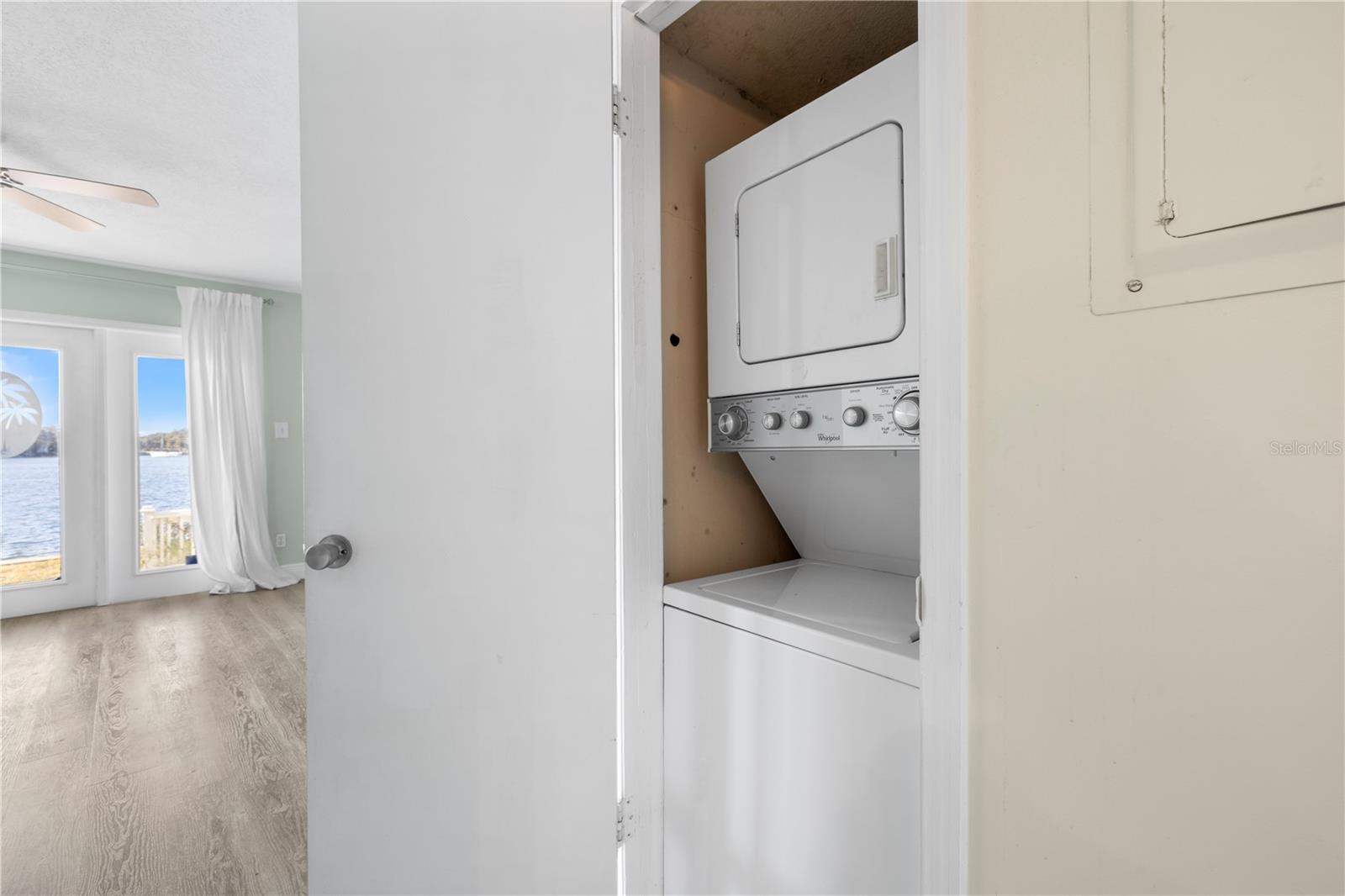 Image 12 of 36 For 125 Pompano Drive Se