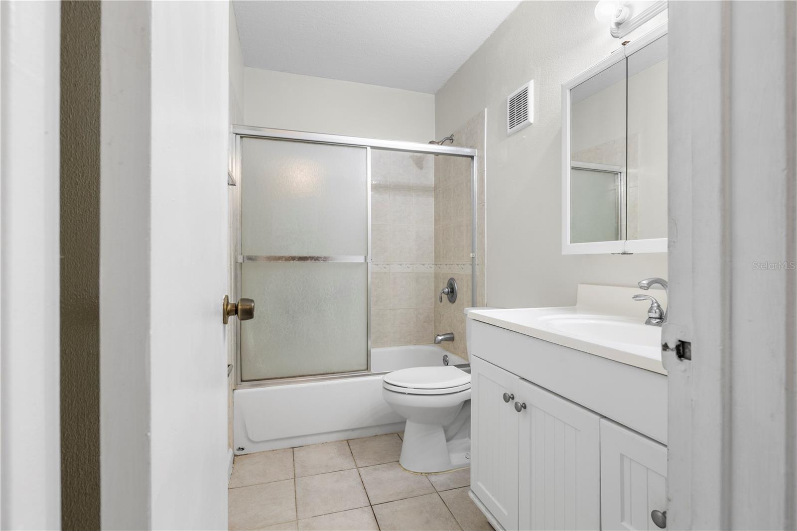 Image 15 of 36 For 125 Pompano Drive Se