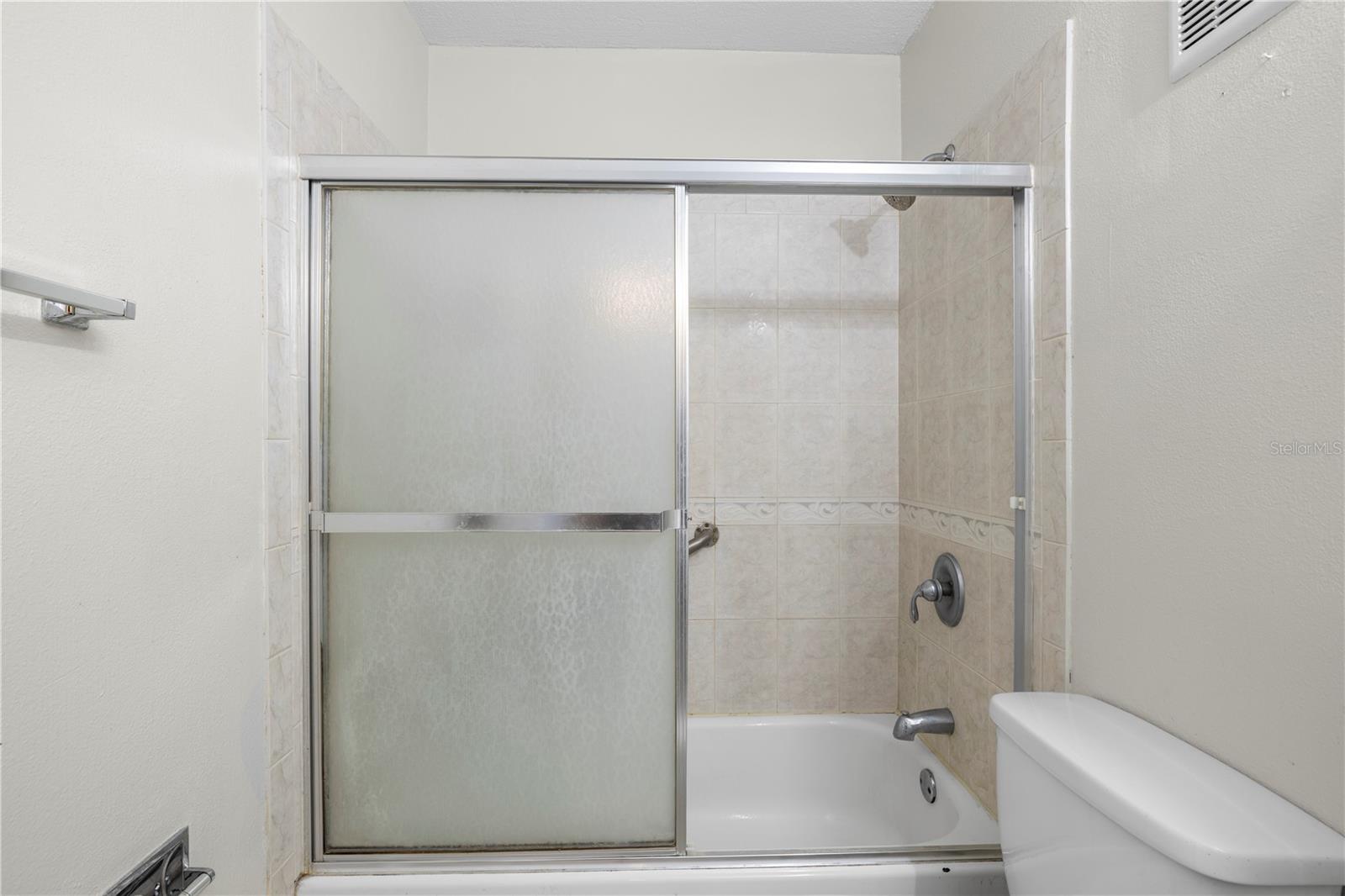 Image 16 of 36 For 125 Pompano Drive Se