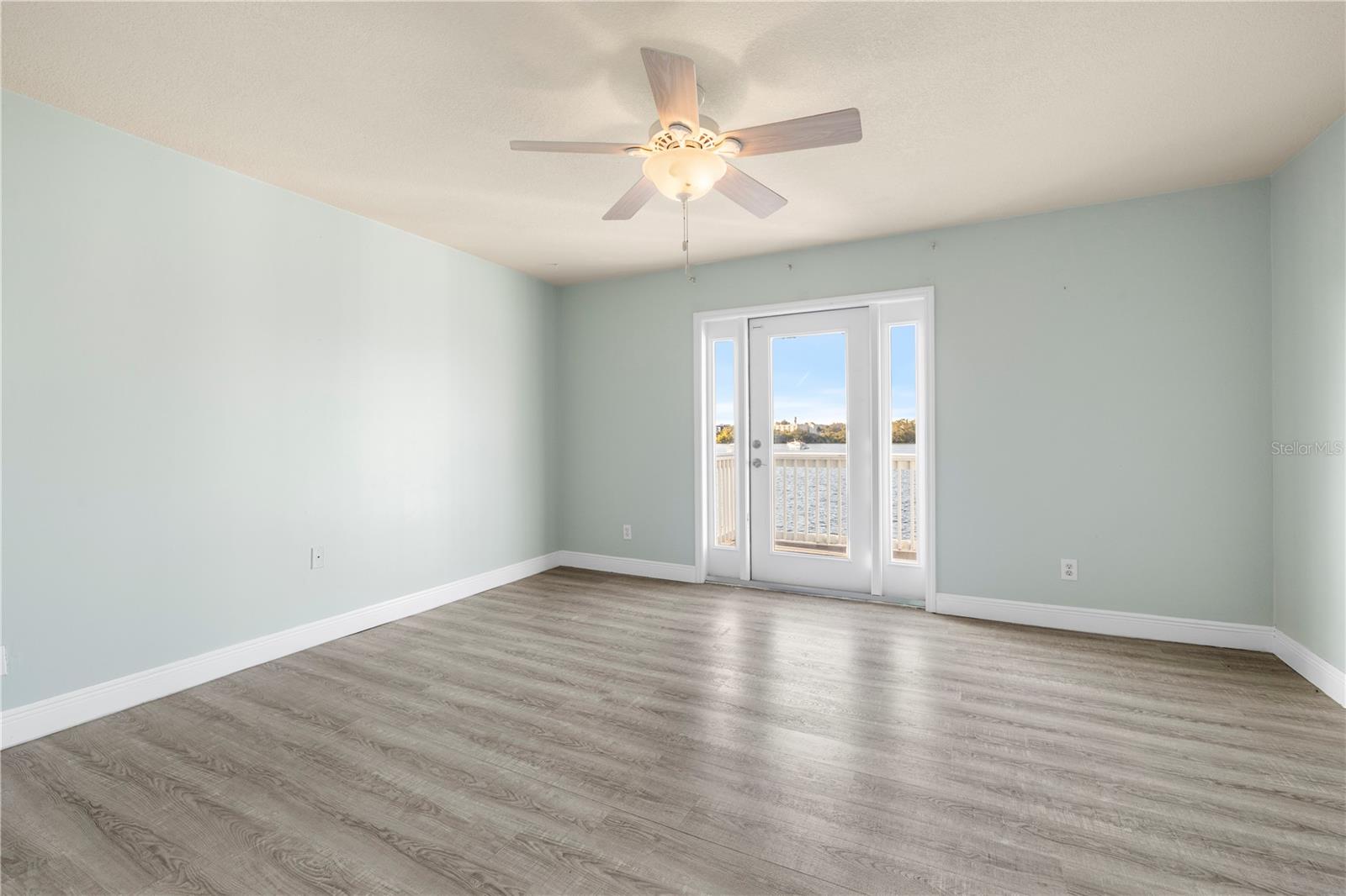 Image 18 of 36 For 125 Pompano Drive Se