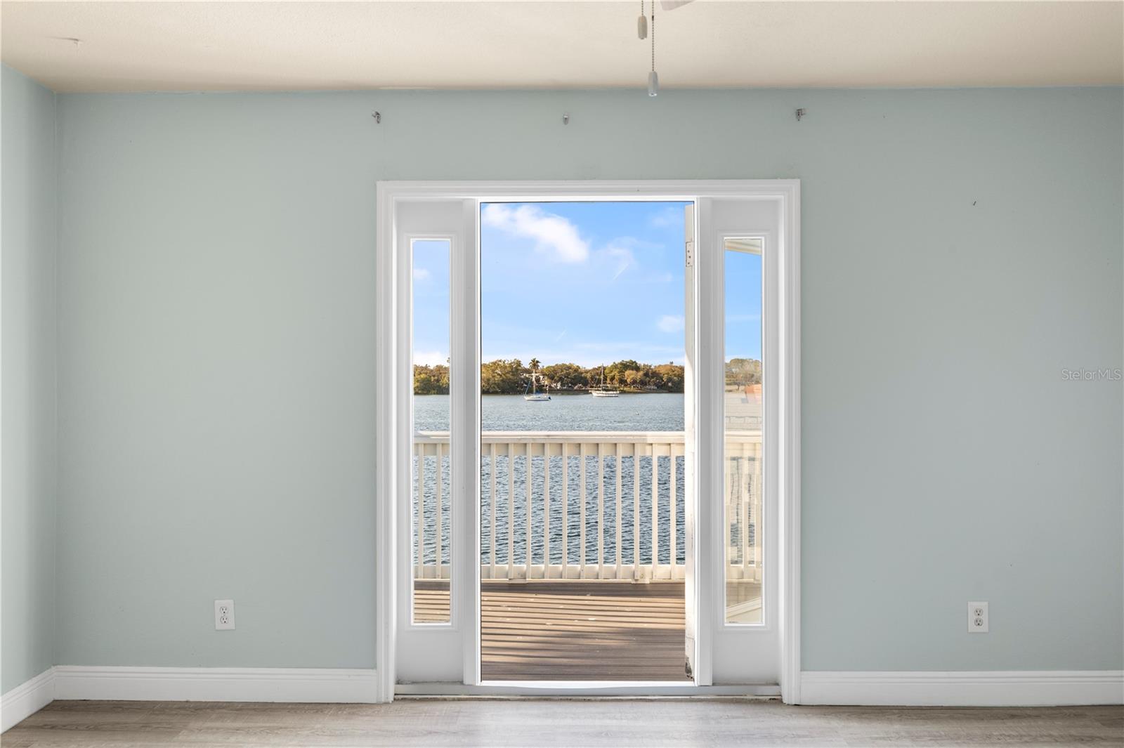 Image 19 of 36 For 125 Pompano Drive Se