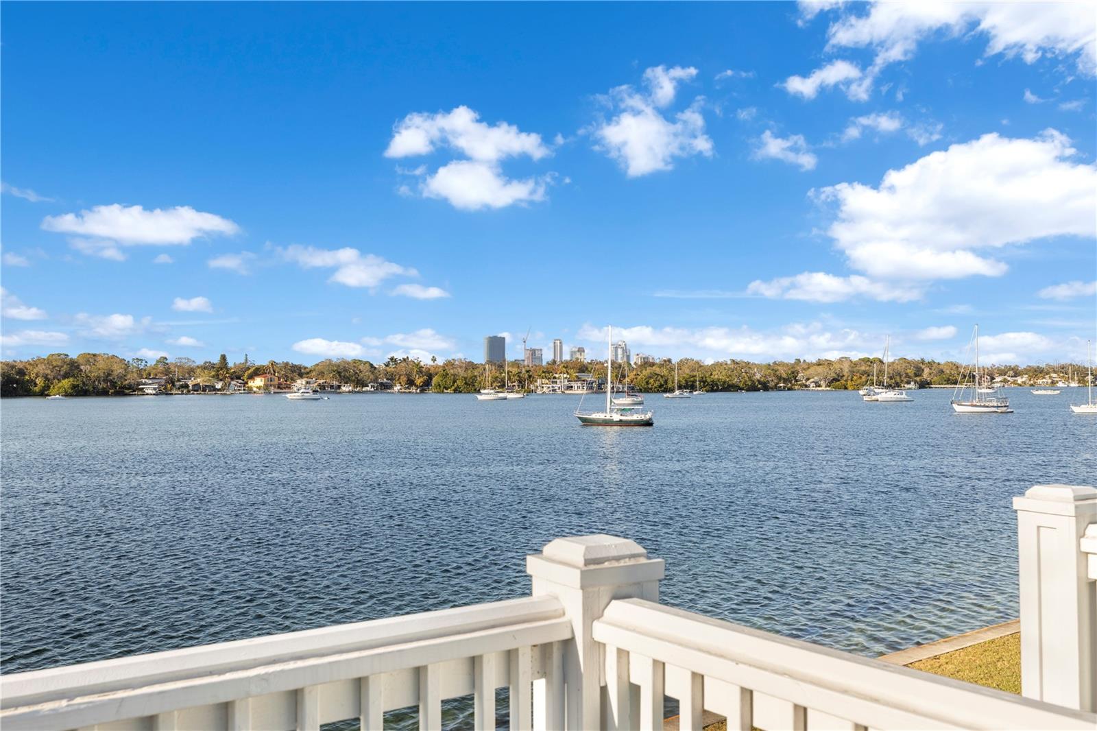 Image 21 of 36 For 125 Pompano Drive Se