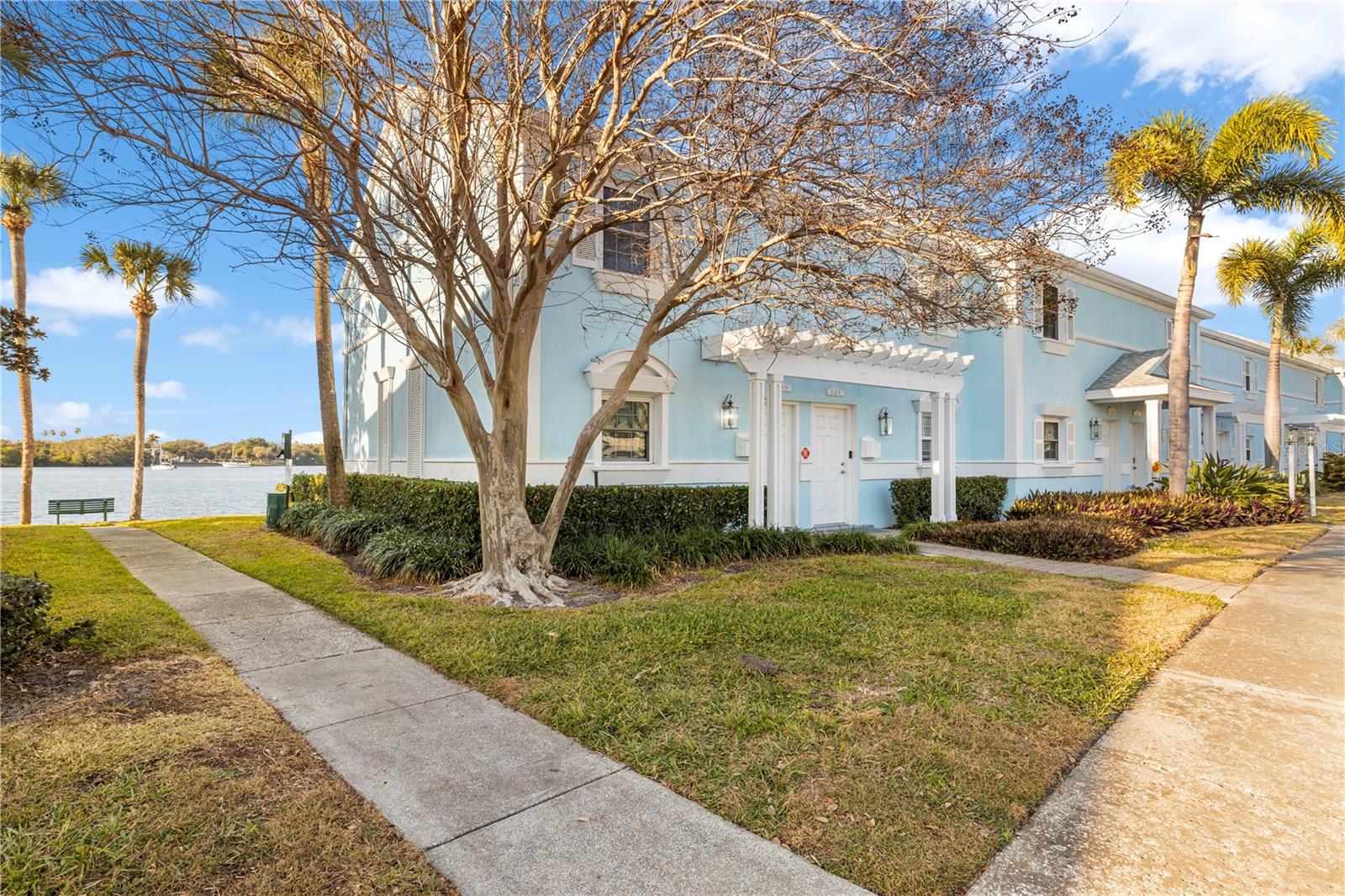 Image 22 of 36 For 125 Pompano Drive Se