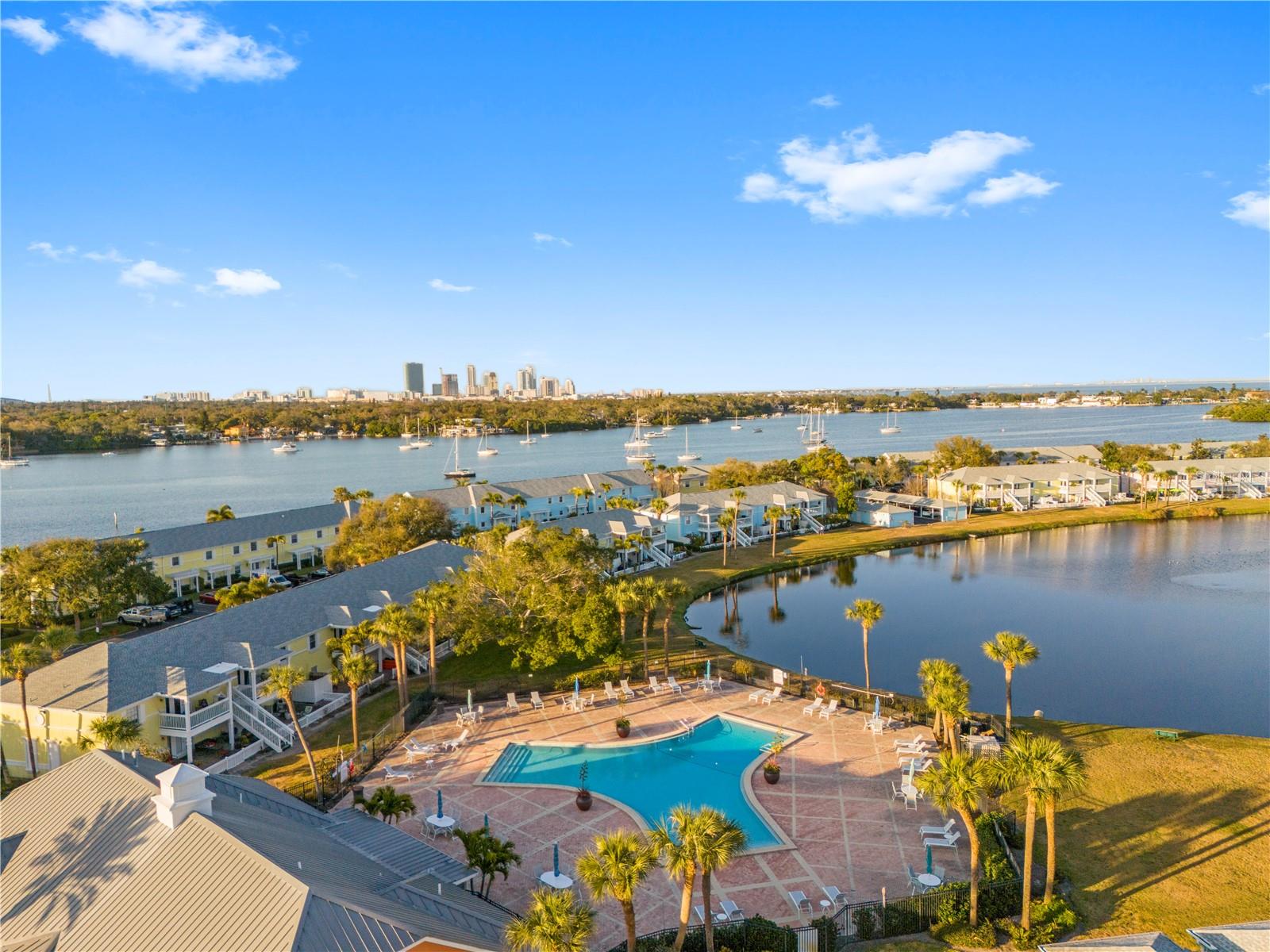 Image 28 of 36 For 125 Pompano Drive Se