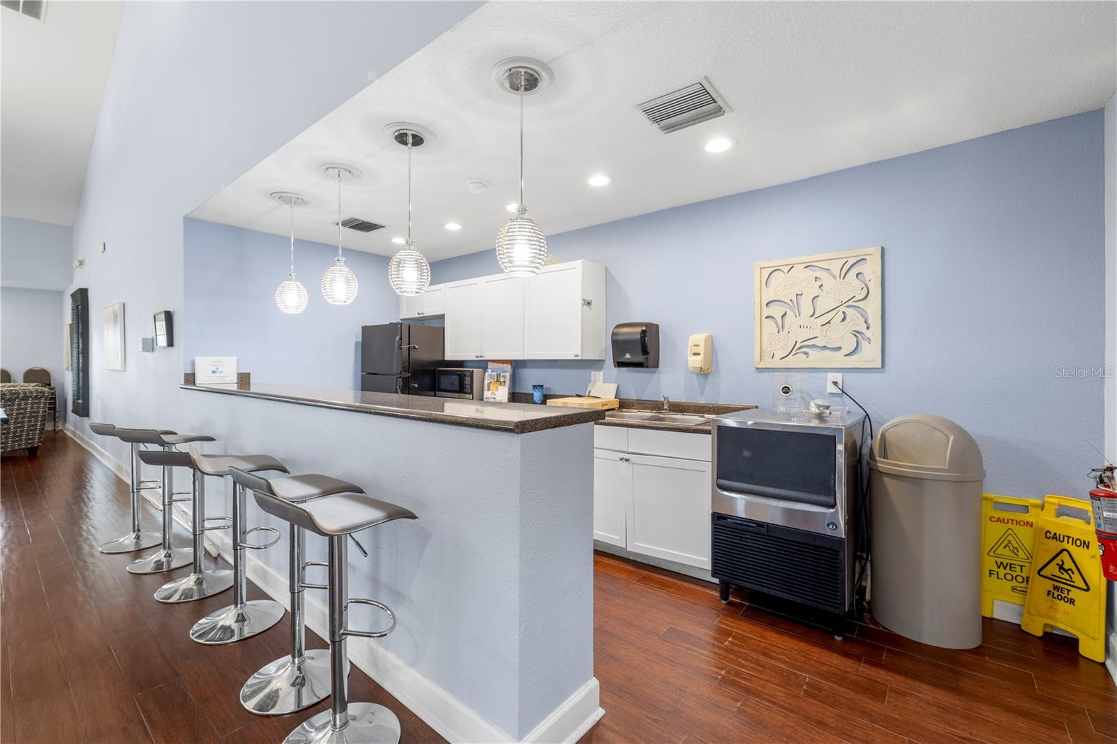 Image 31 of 36 For 125 Pompano Drive Se