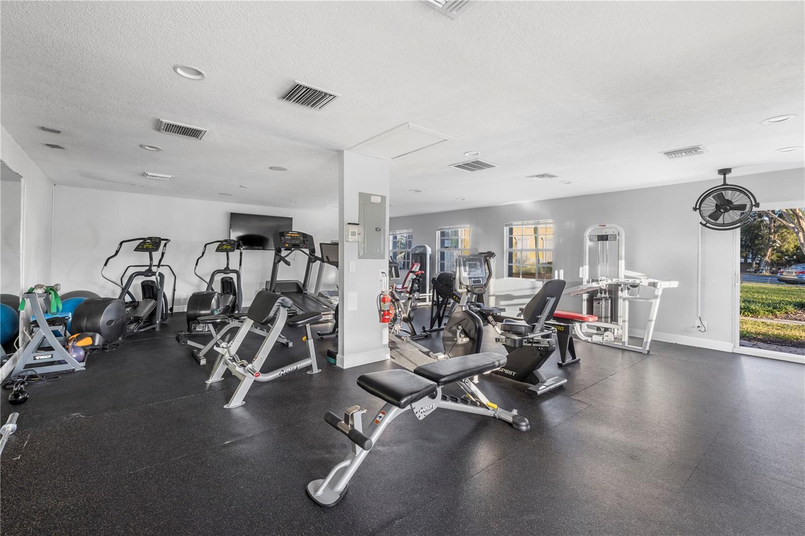 Image 34 of 36 For 125 Pompano Drive Se